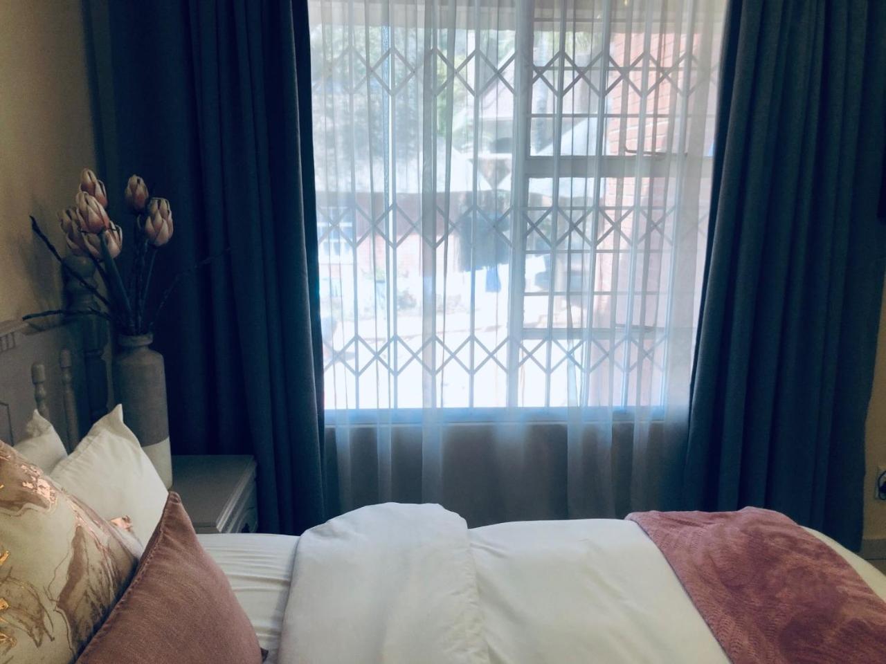 Queen Room photo 3