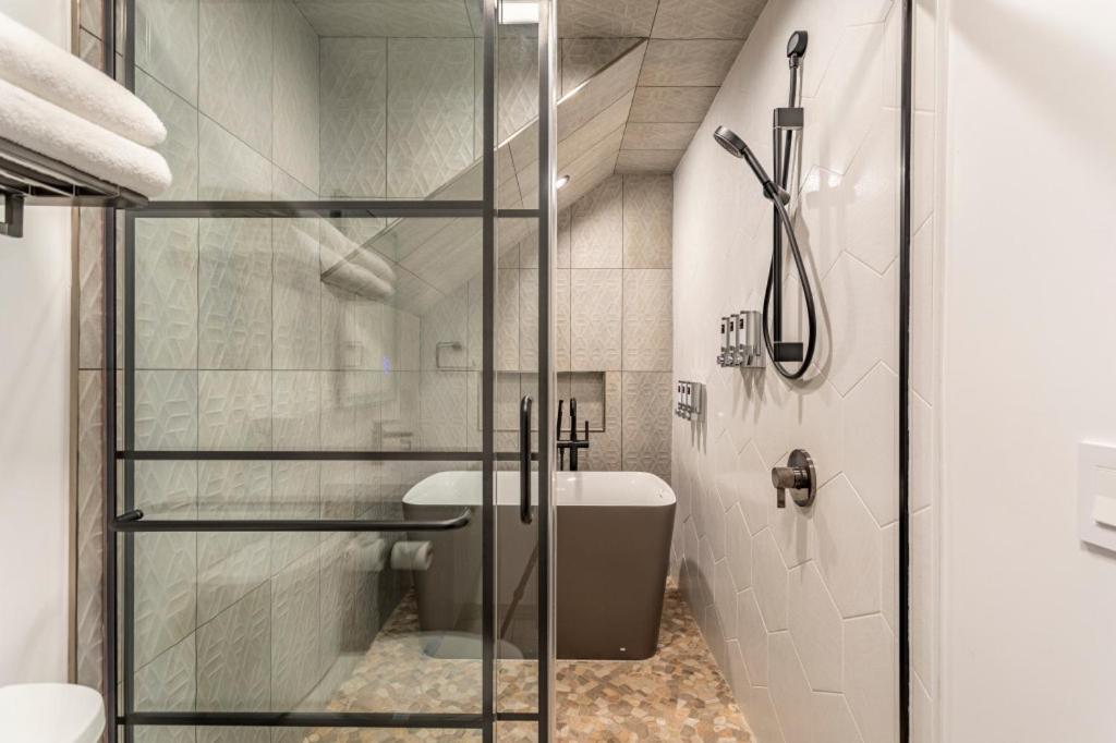 Two-Bedroom Apartment thumbnail 6