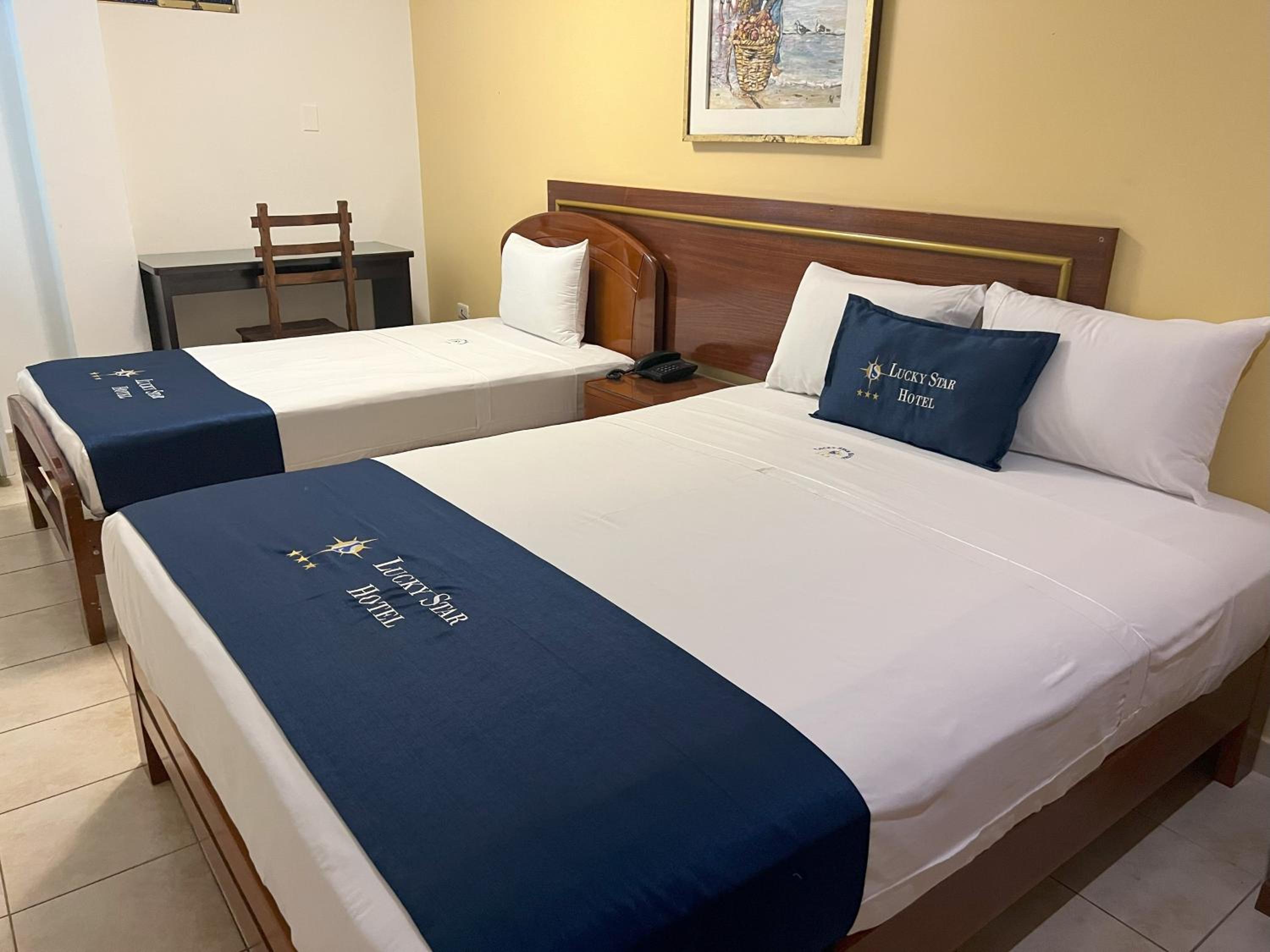 Standard Queen Room with Two Queen Beds photo 3