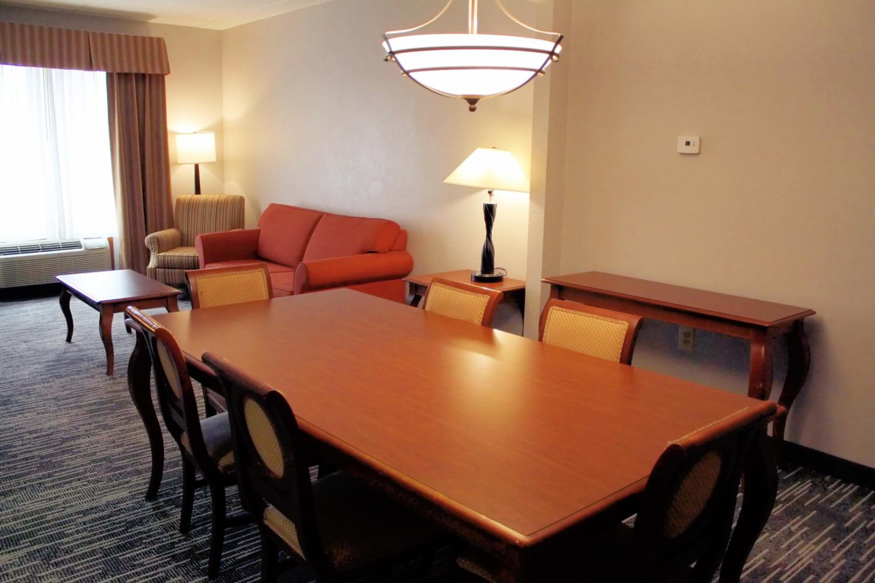 King Suite with Living Room - Non Smoking - Photo 3