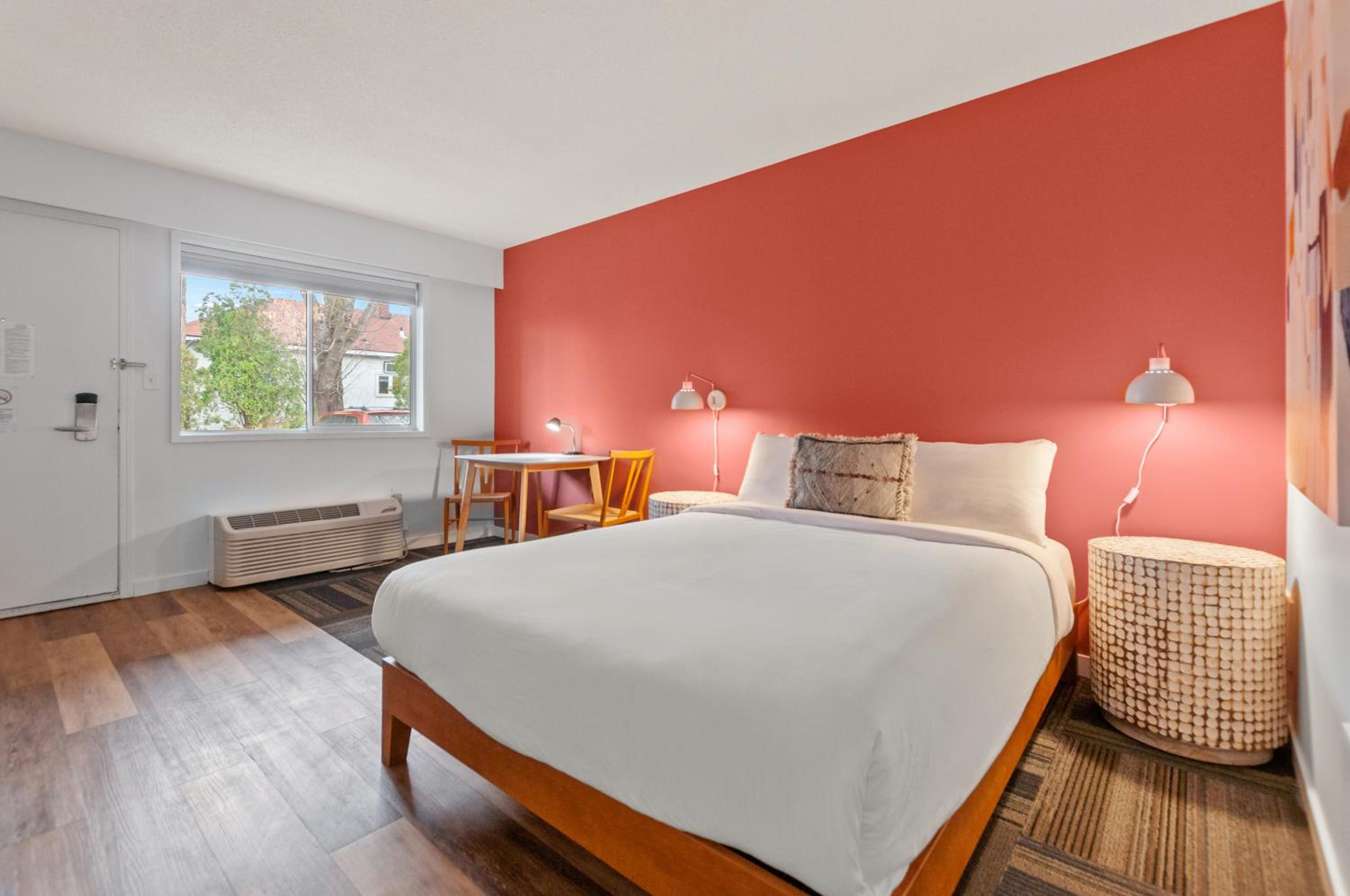 Standard King Room photo 1