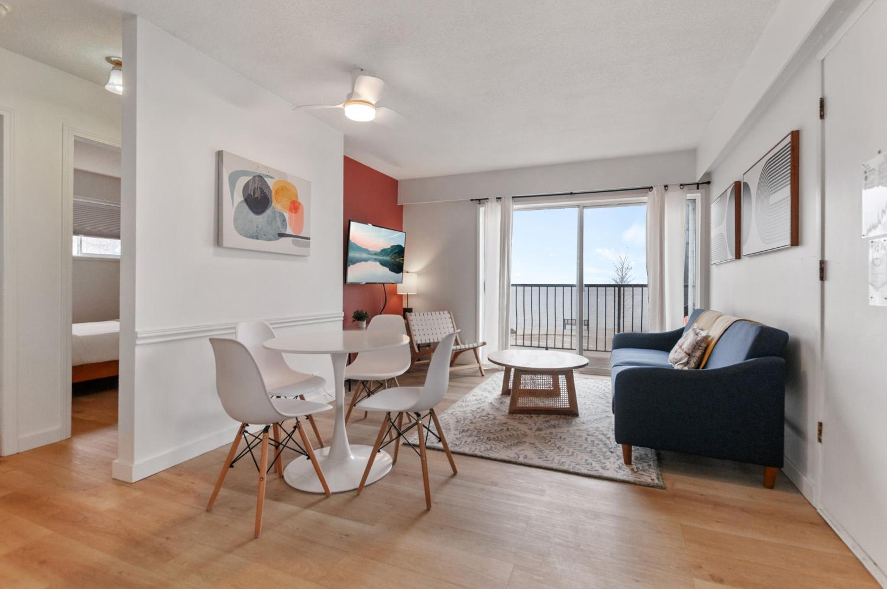 Signature Two Bedroom Lakefront Suite + Kitchen photo 2