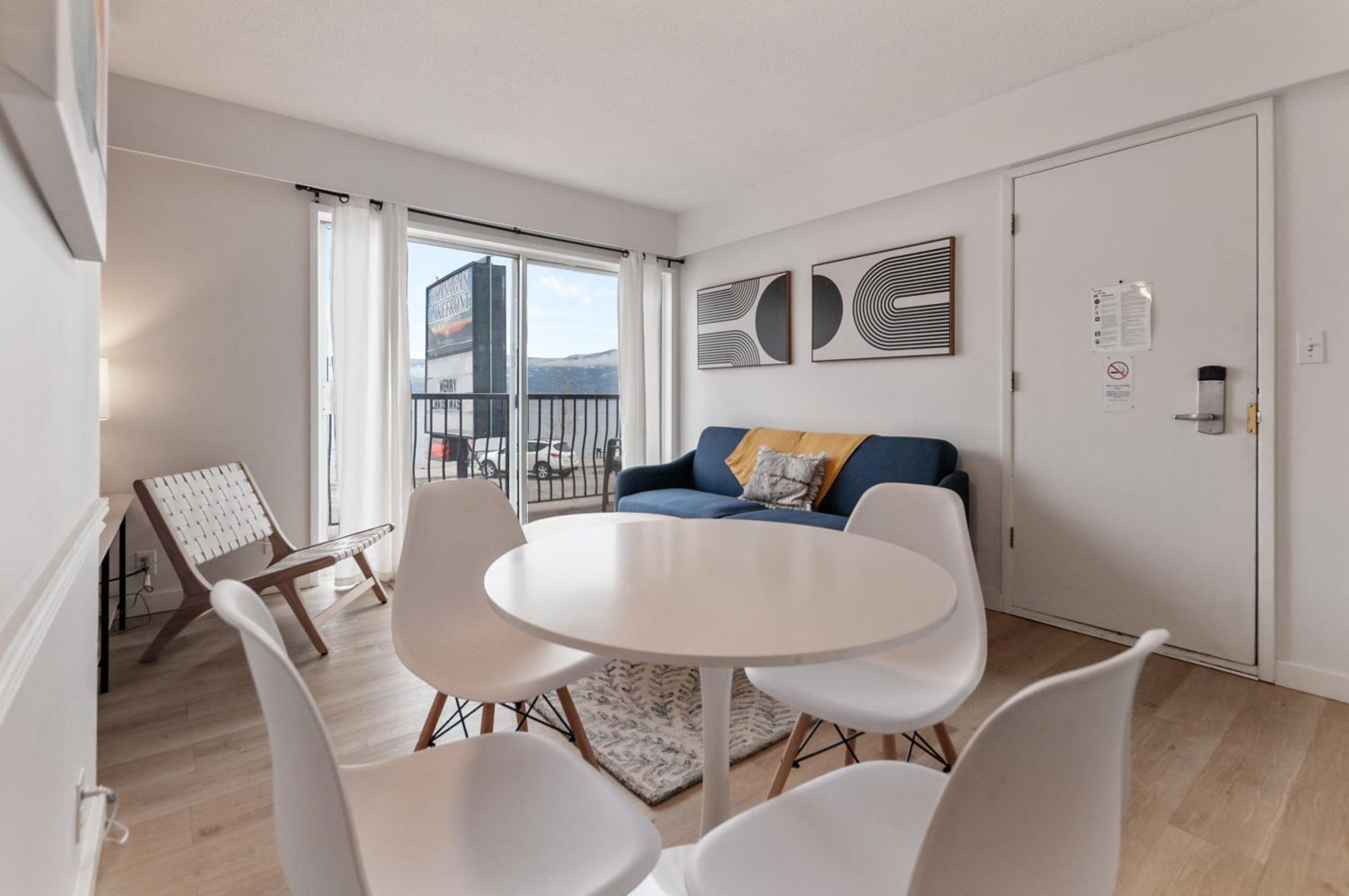 Signature Two Bedroom Lakefront Suite + Kitchen photo 3
