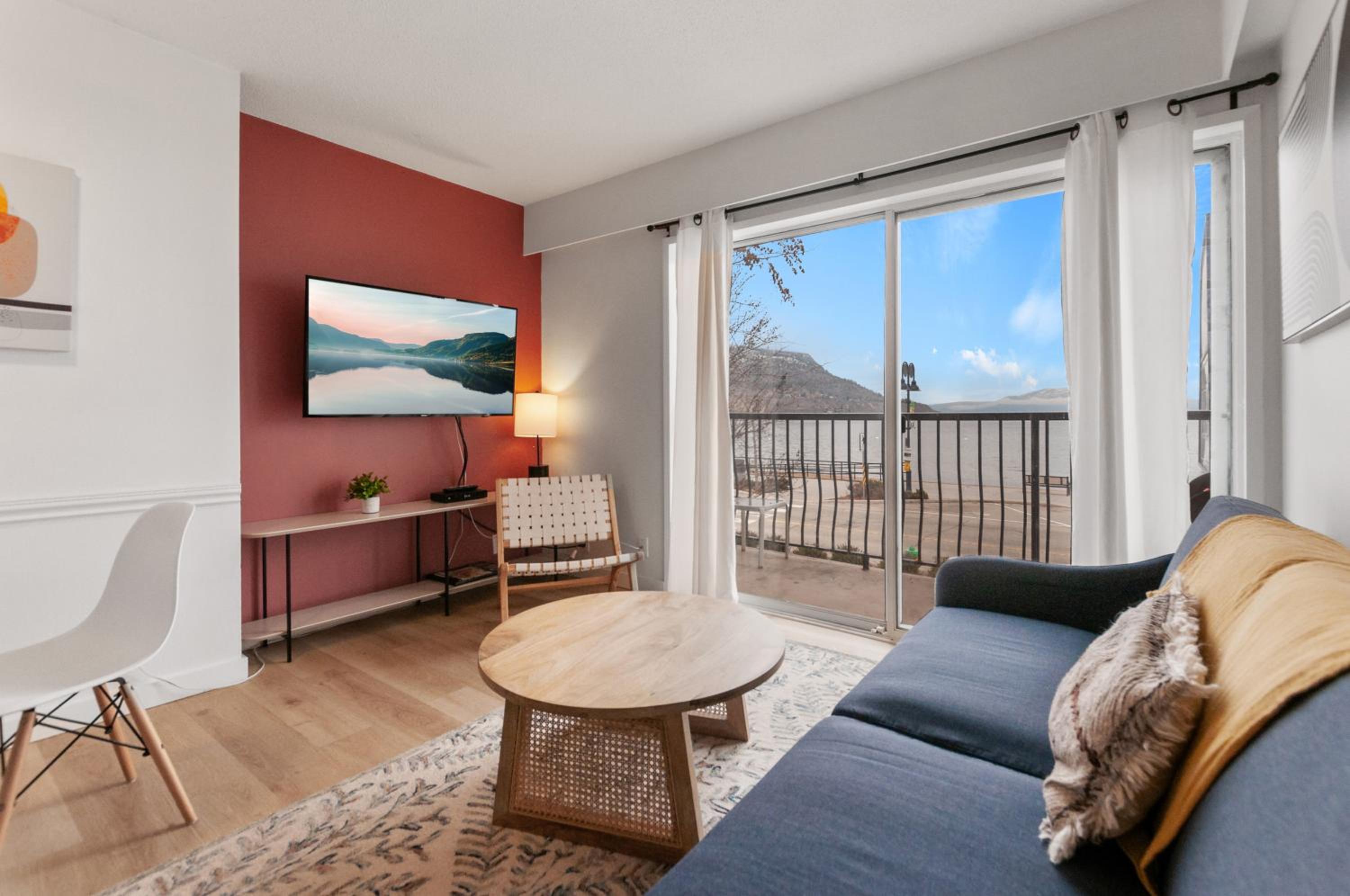Signature Two Bedroom Lakefront Suite + Kitchen photo 1