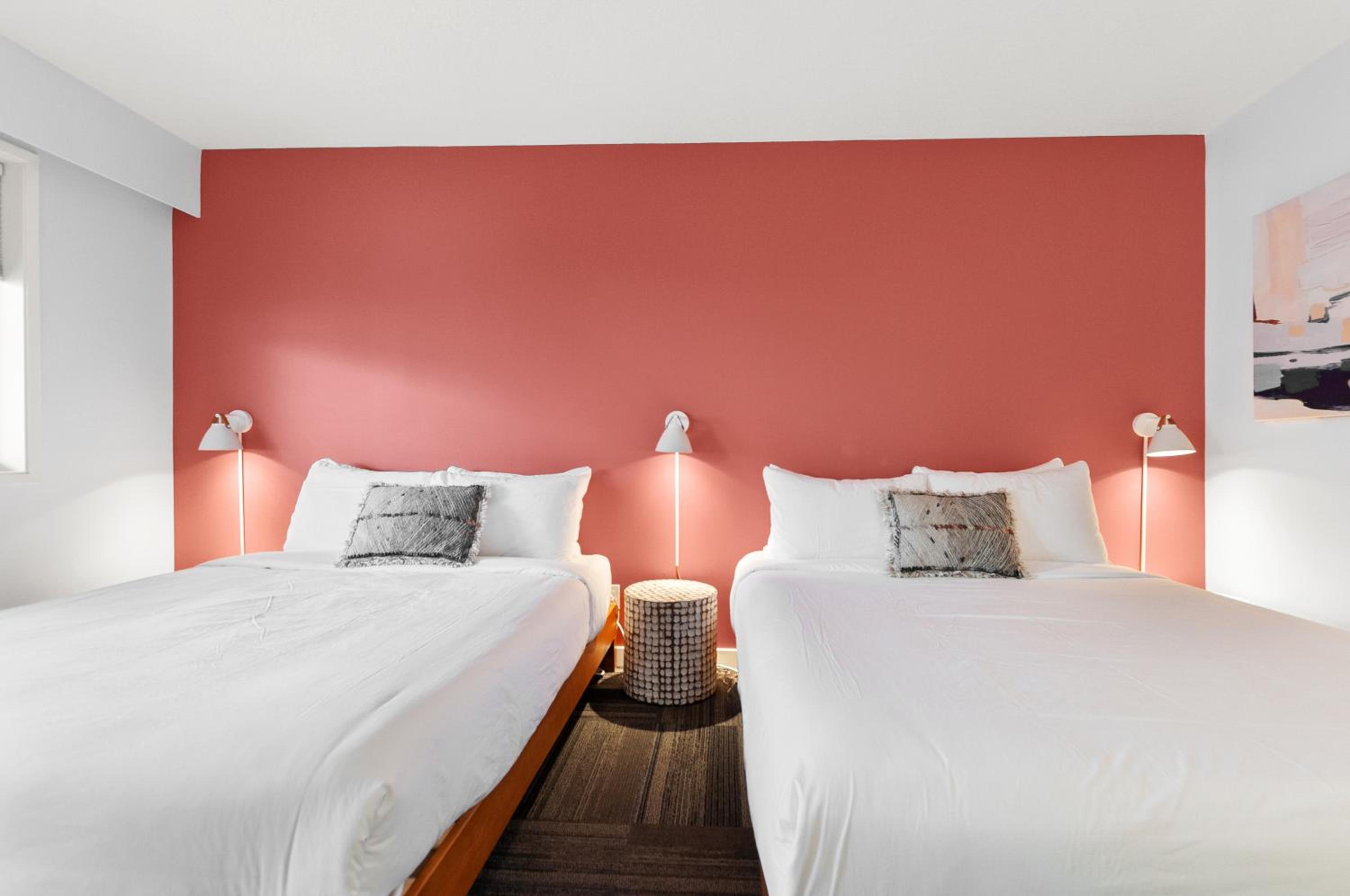 Standard Room Double Queen Beds photo 2