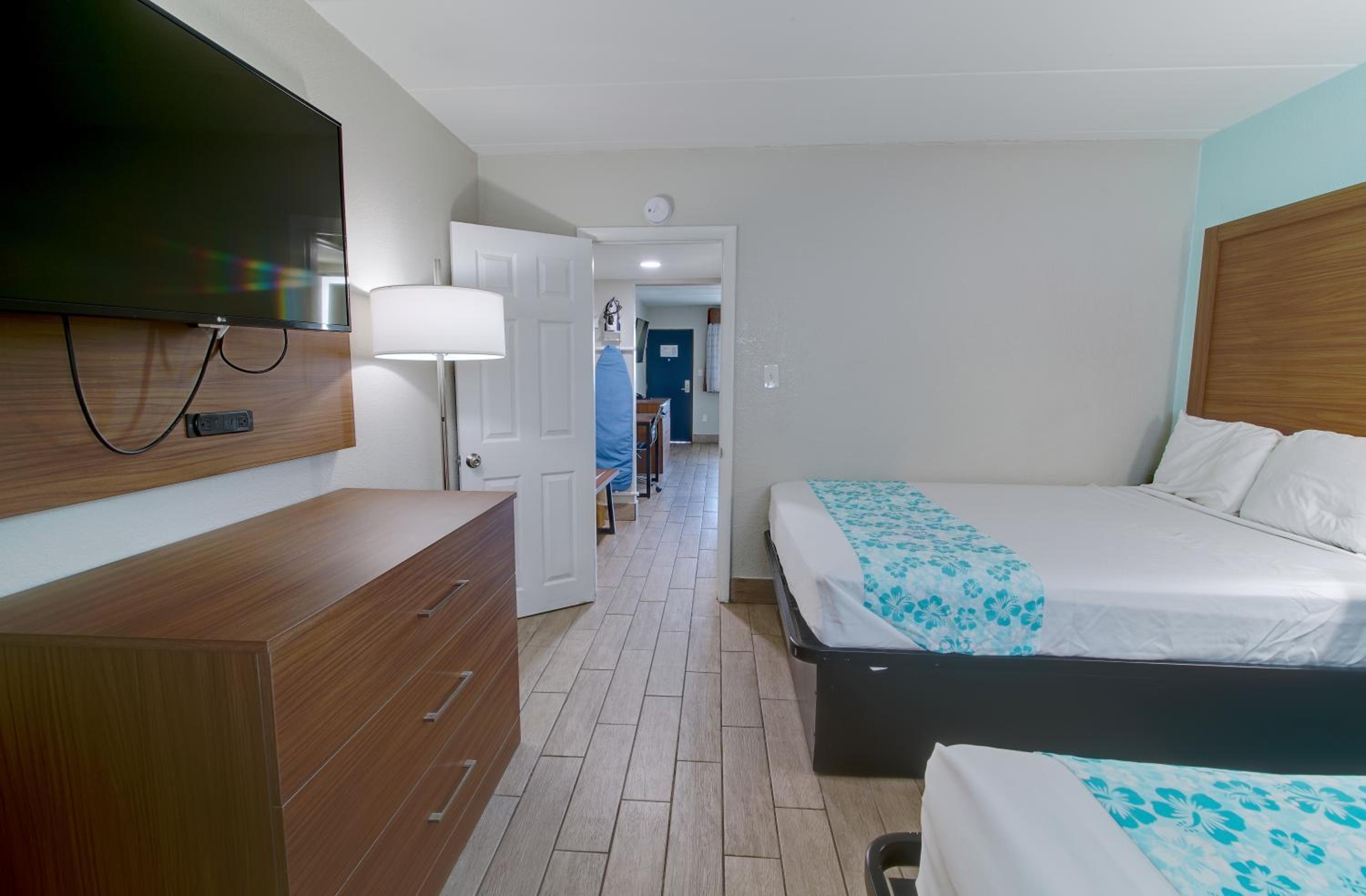 Deluxe  Suite - Non-Smoking - Photo 3