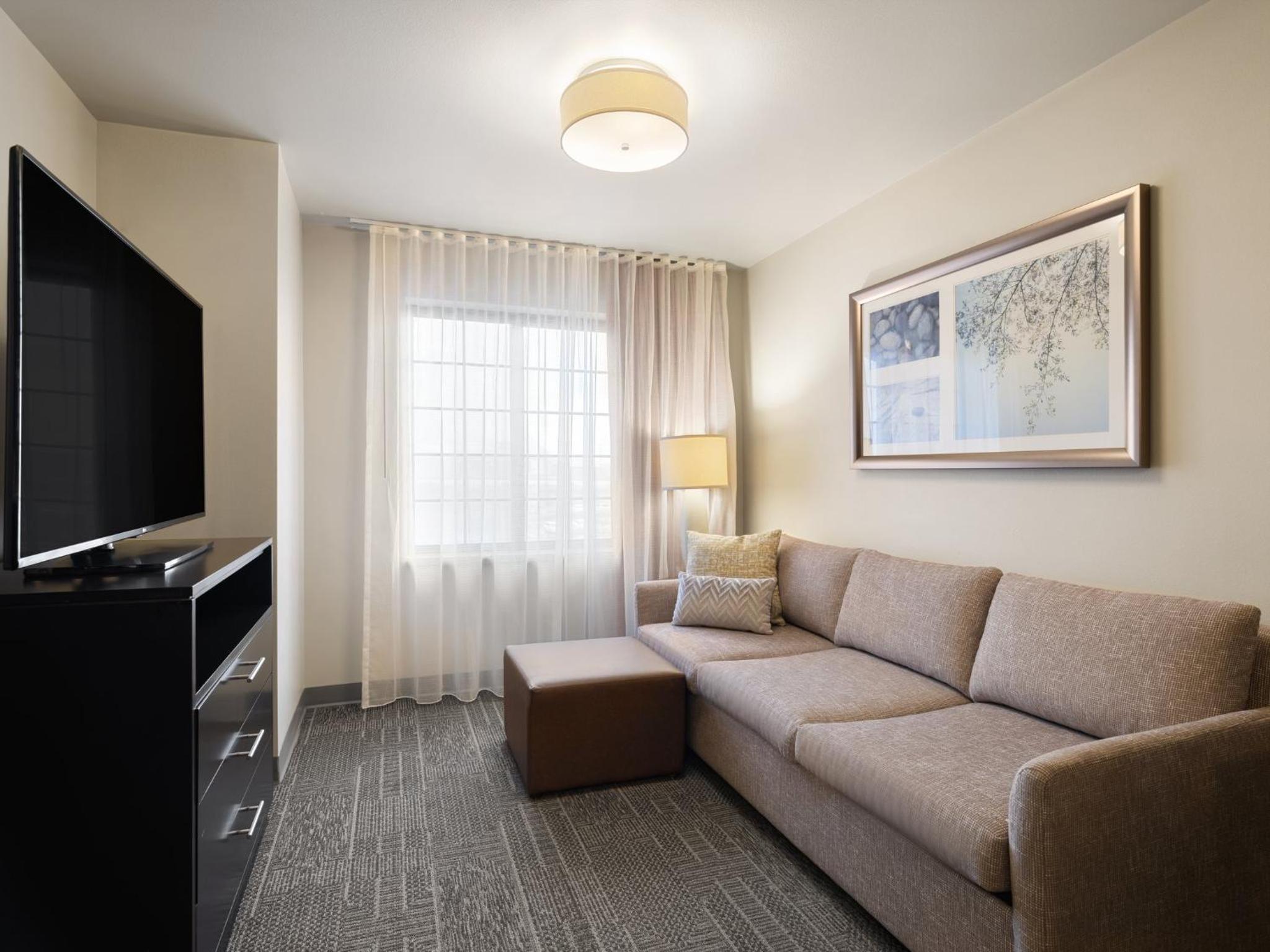 One-Bedroom Queen Suite - Hearing Accessible - Non-Smoking photo 2