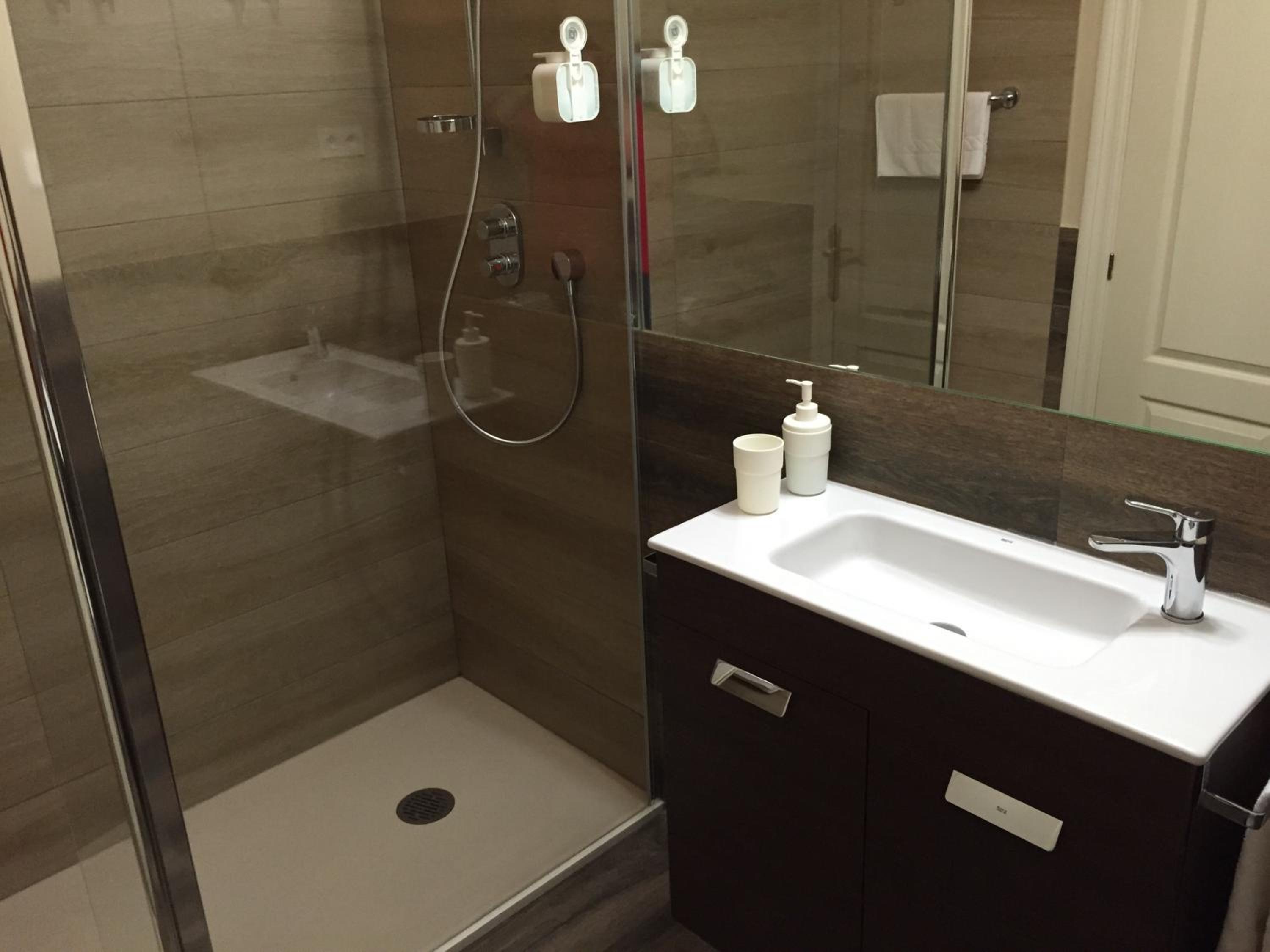 Twin Room - Photo 4