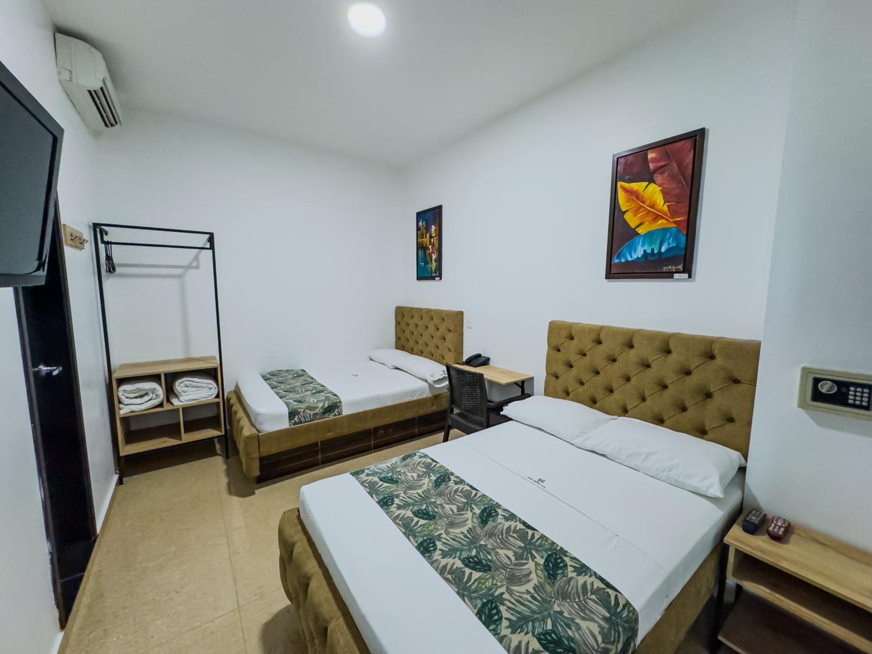 Twin Room with Air Conditioning photo 1