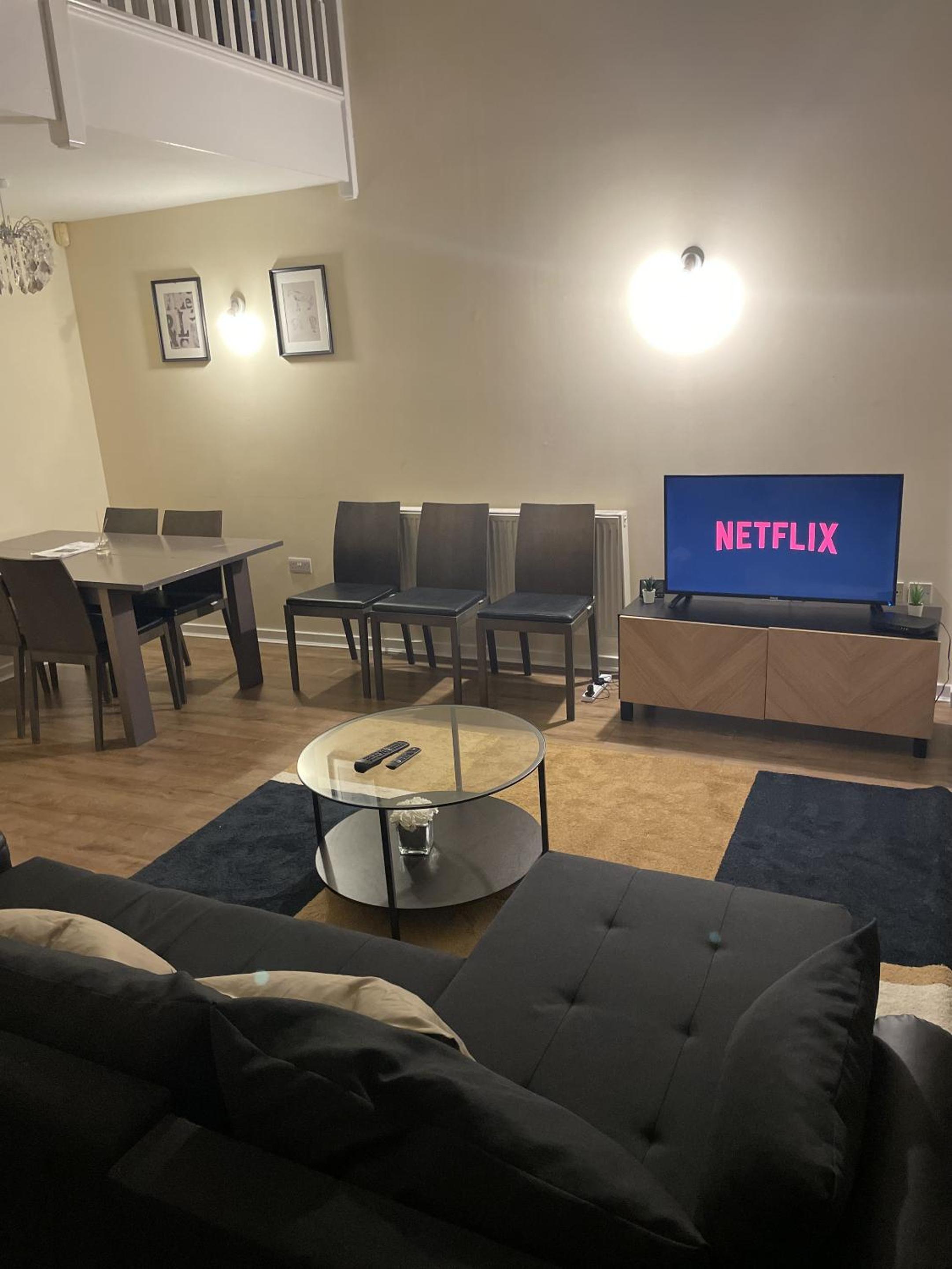 Two-Bedroom Apartment with Balcony photo 2
