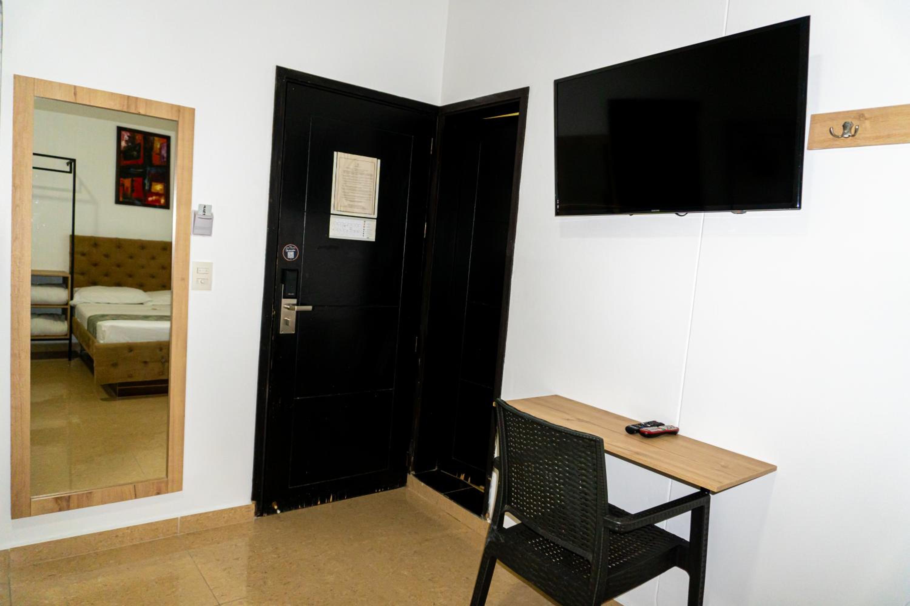 Twin Room with Air Conditioning photo 2