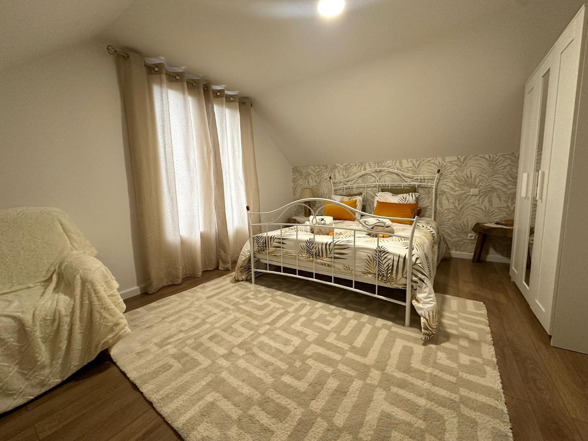 Apartment with Mountain View - Photo 1