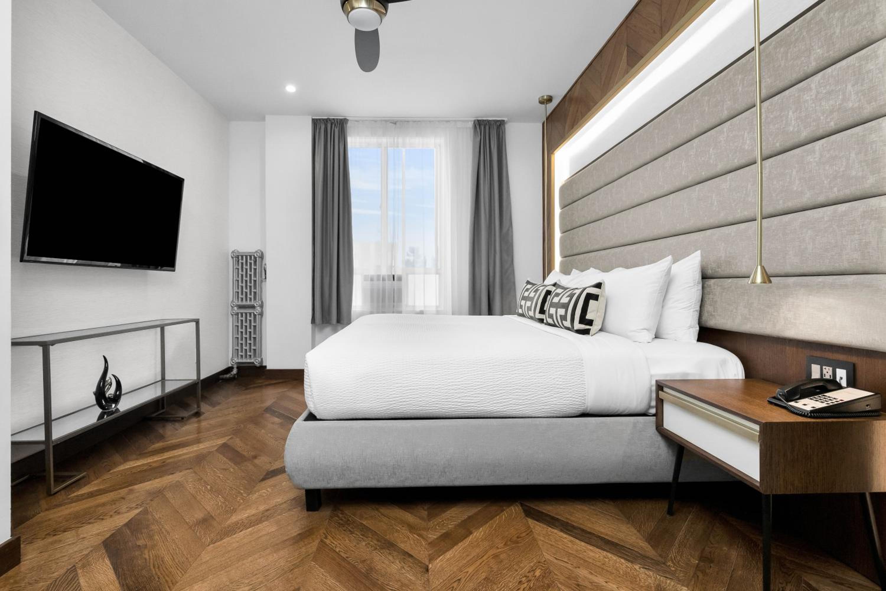 King Suite - Photo 14