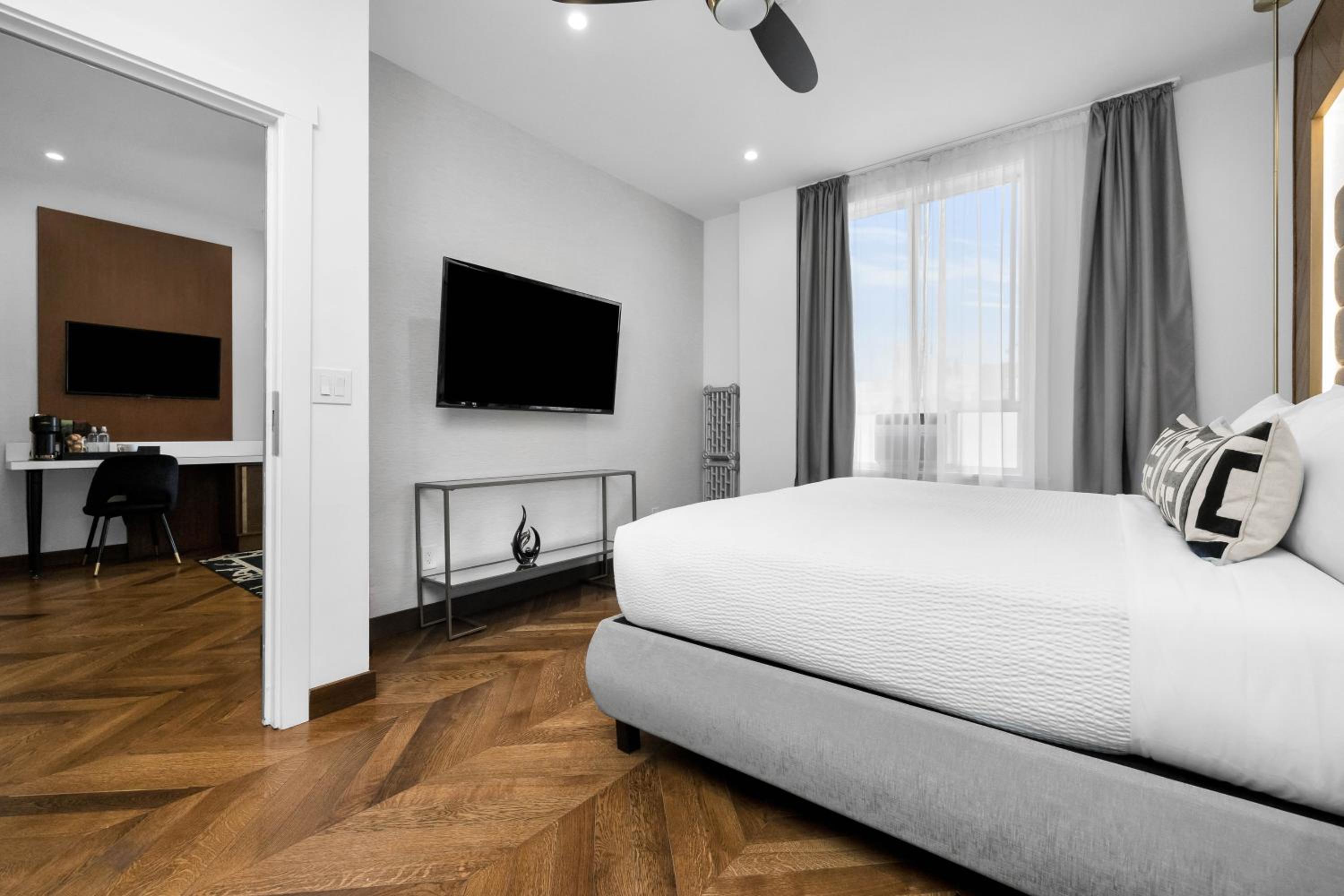King Suite - Photo 12