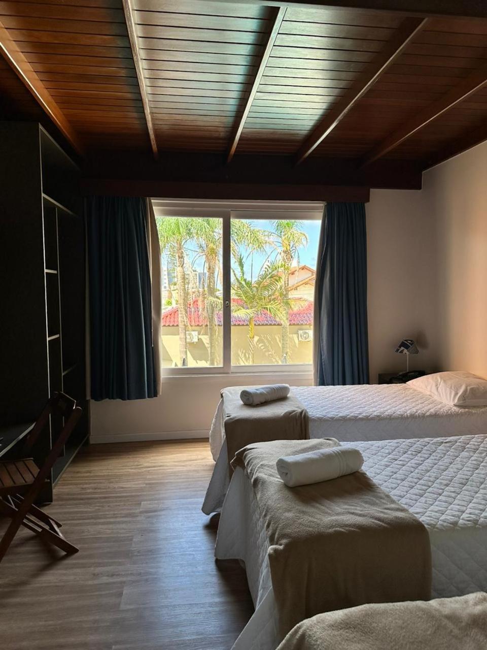 Family Room with Side Sea View photo 2