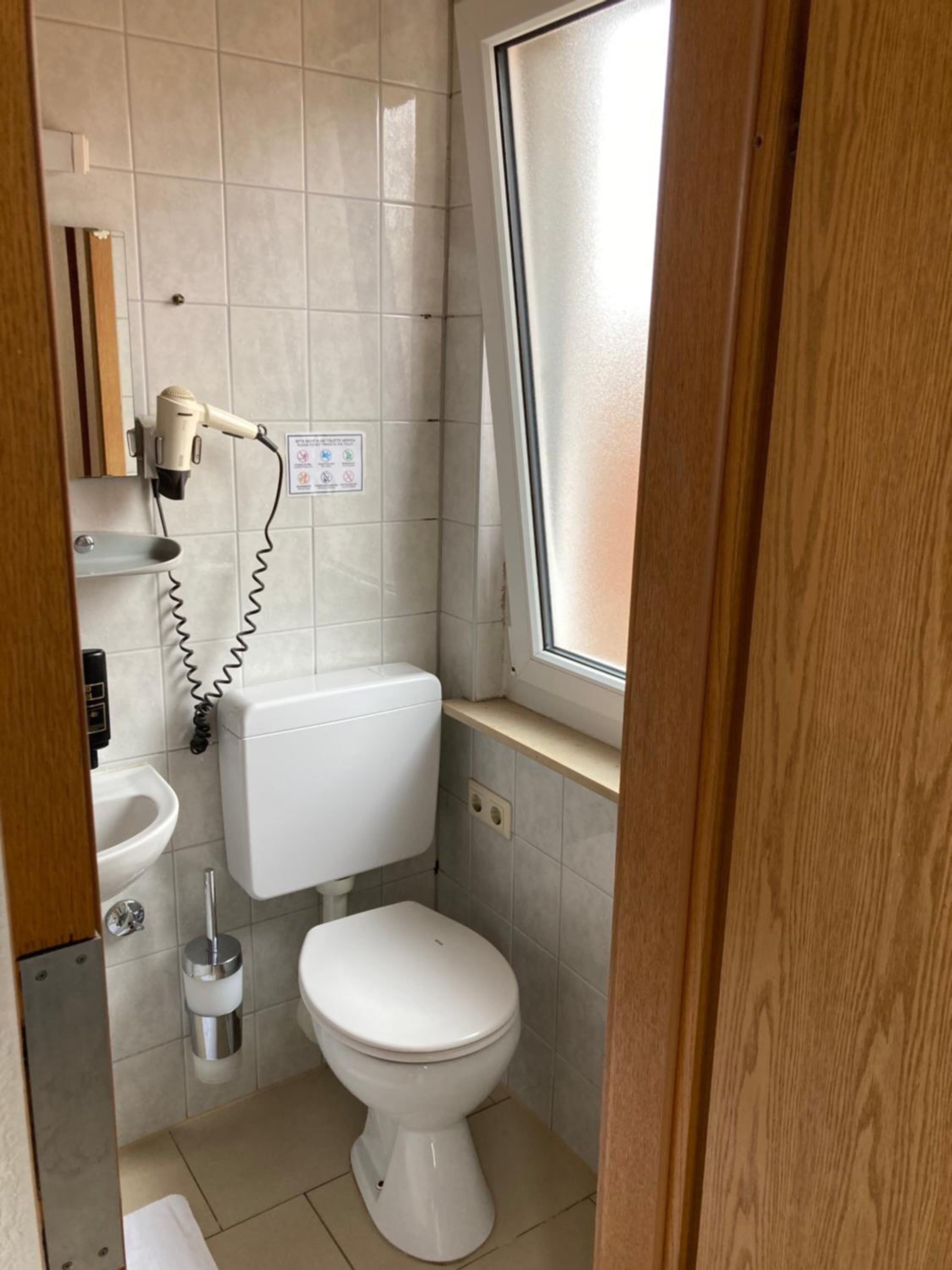 Double Room - Photo 7