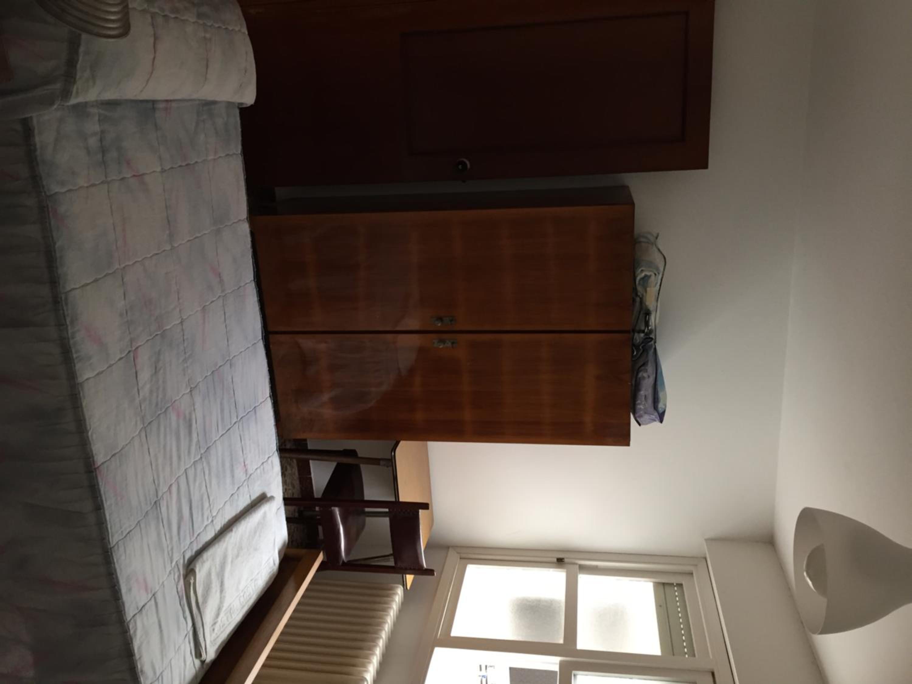 Interior Twin Room with Shared Bathroom photo 3