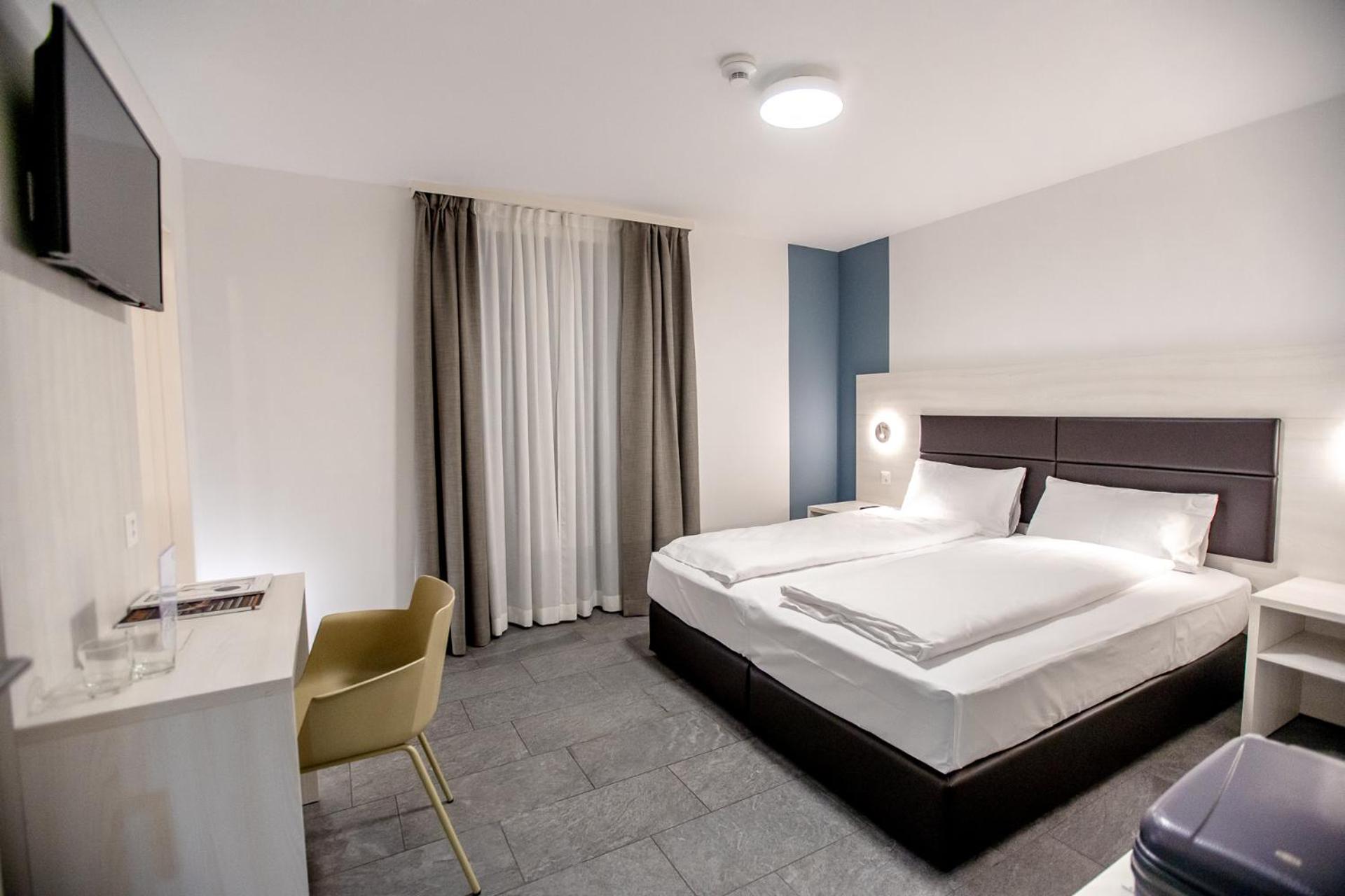 Standard Double Room with Air Condition photo 3