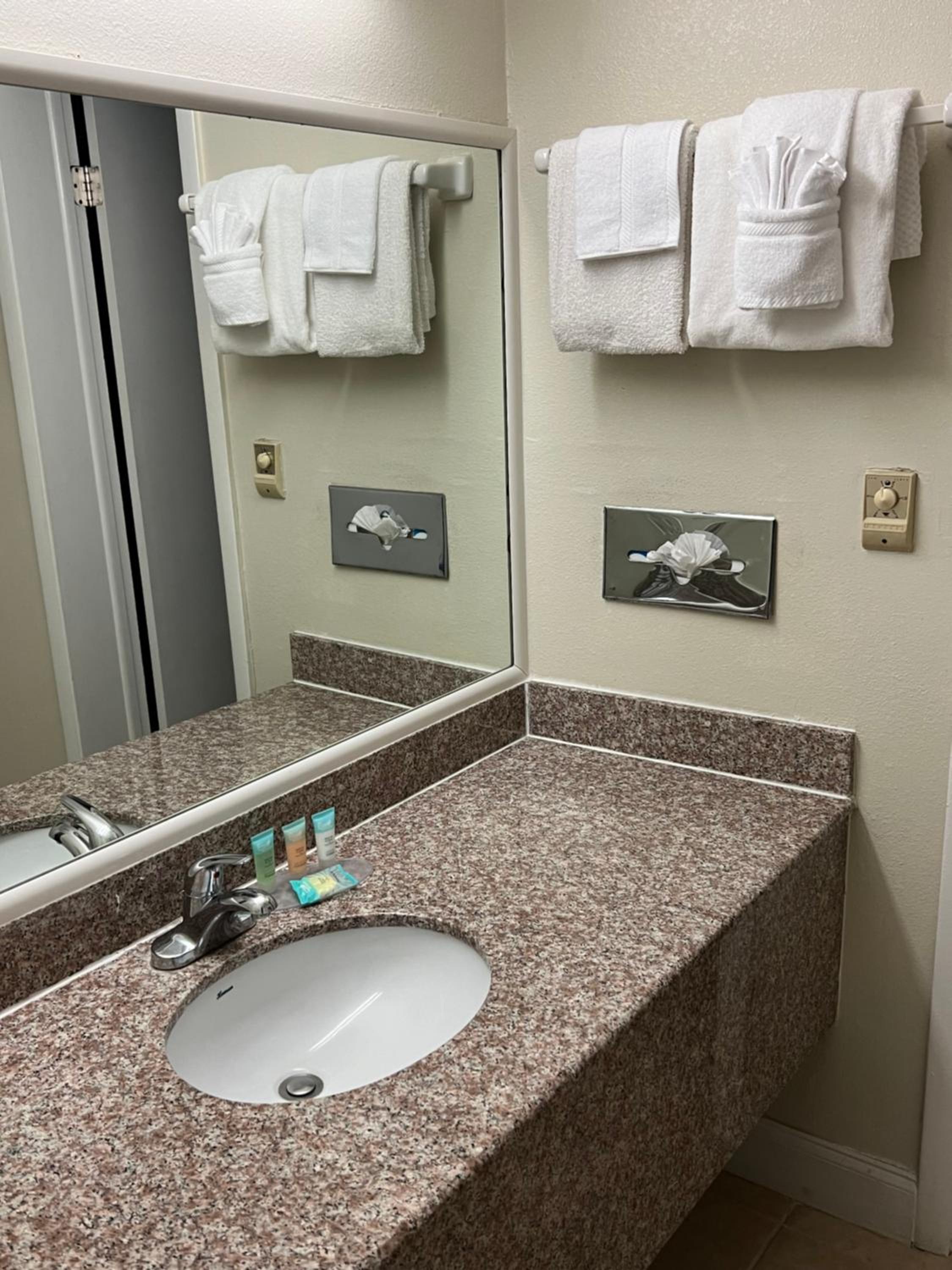 B&B HOTEL Jacksonville Airport - Newly Renovated!, 사진 2