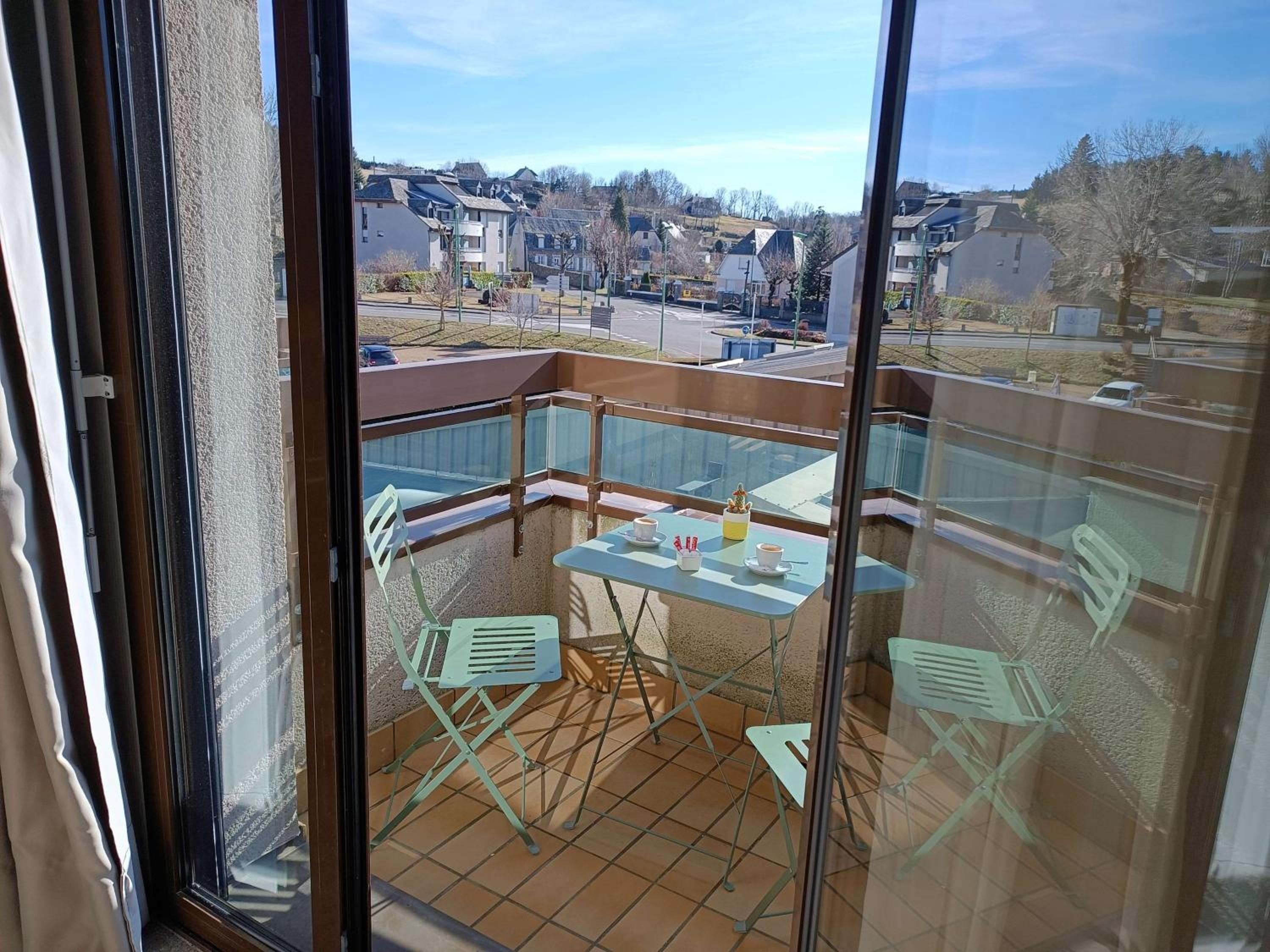 Comfort Queen Room with Balcony - Non-Smoking photo 2