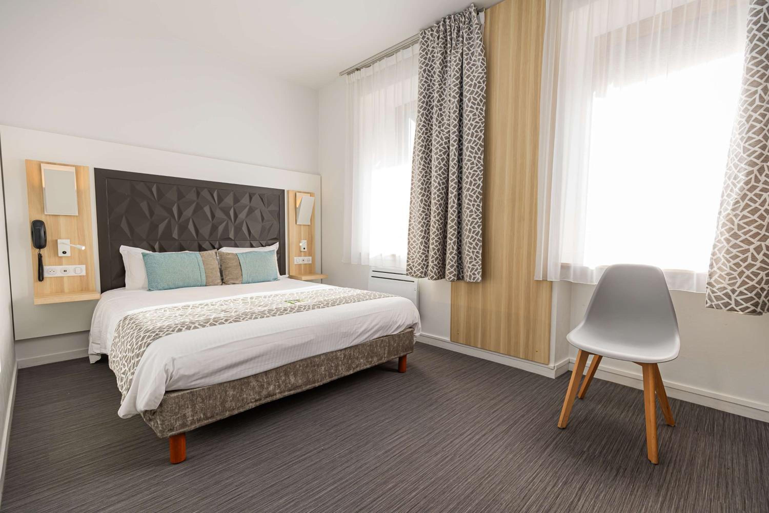 Standard Queen Room - Photo 1