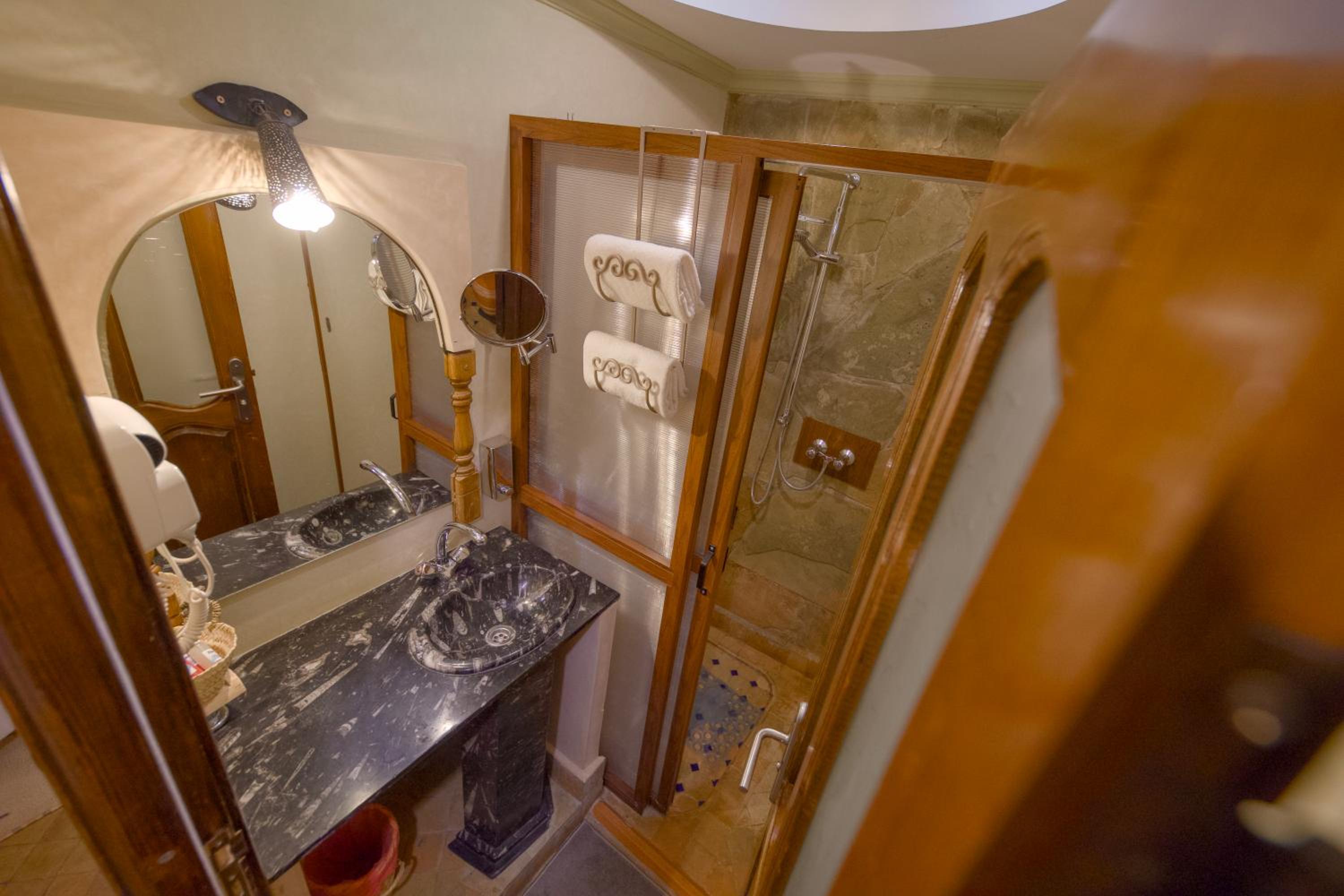 Superior Double or Twin Room - Photo 10