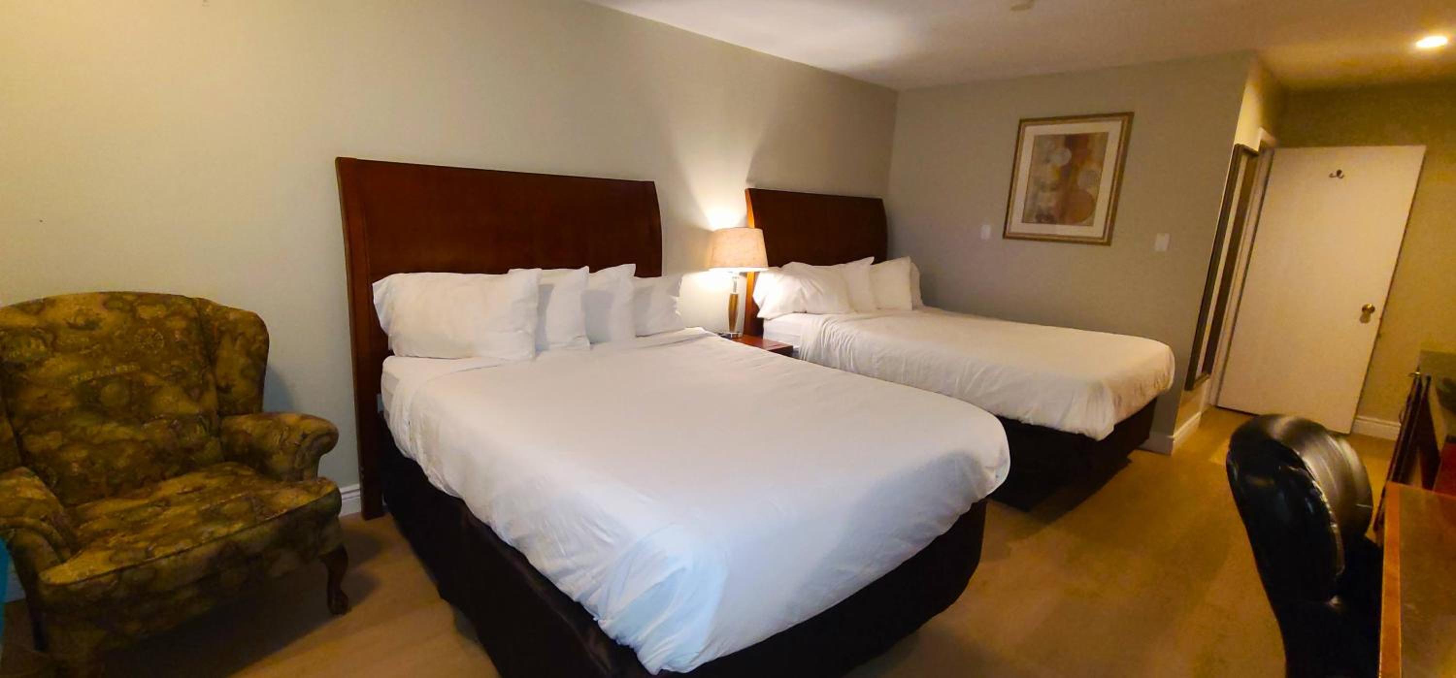 Standard Queen Room - Photo 6