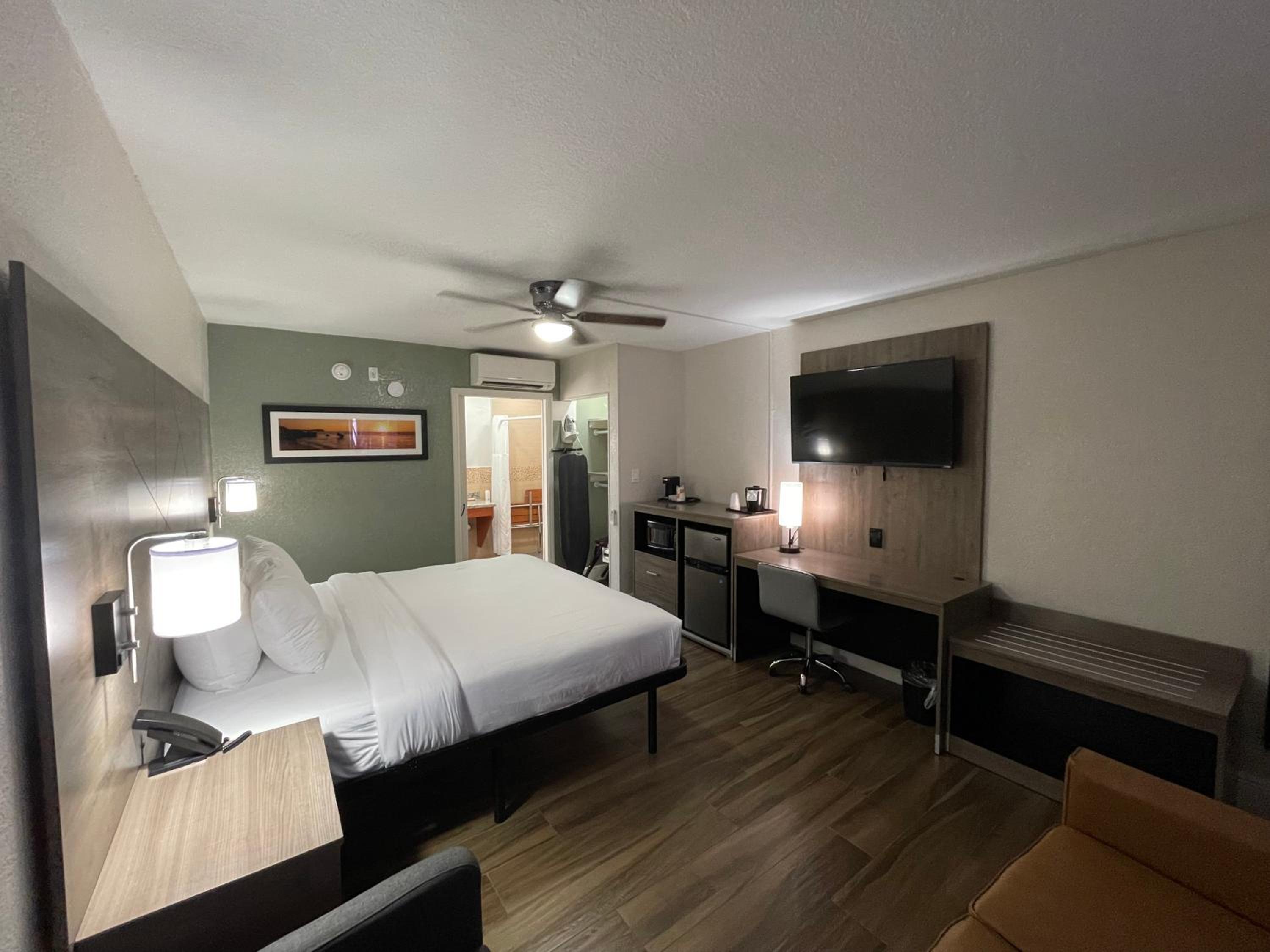 King Room - Accessible/Non-Smoking - Photo 2