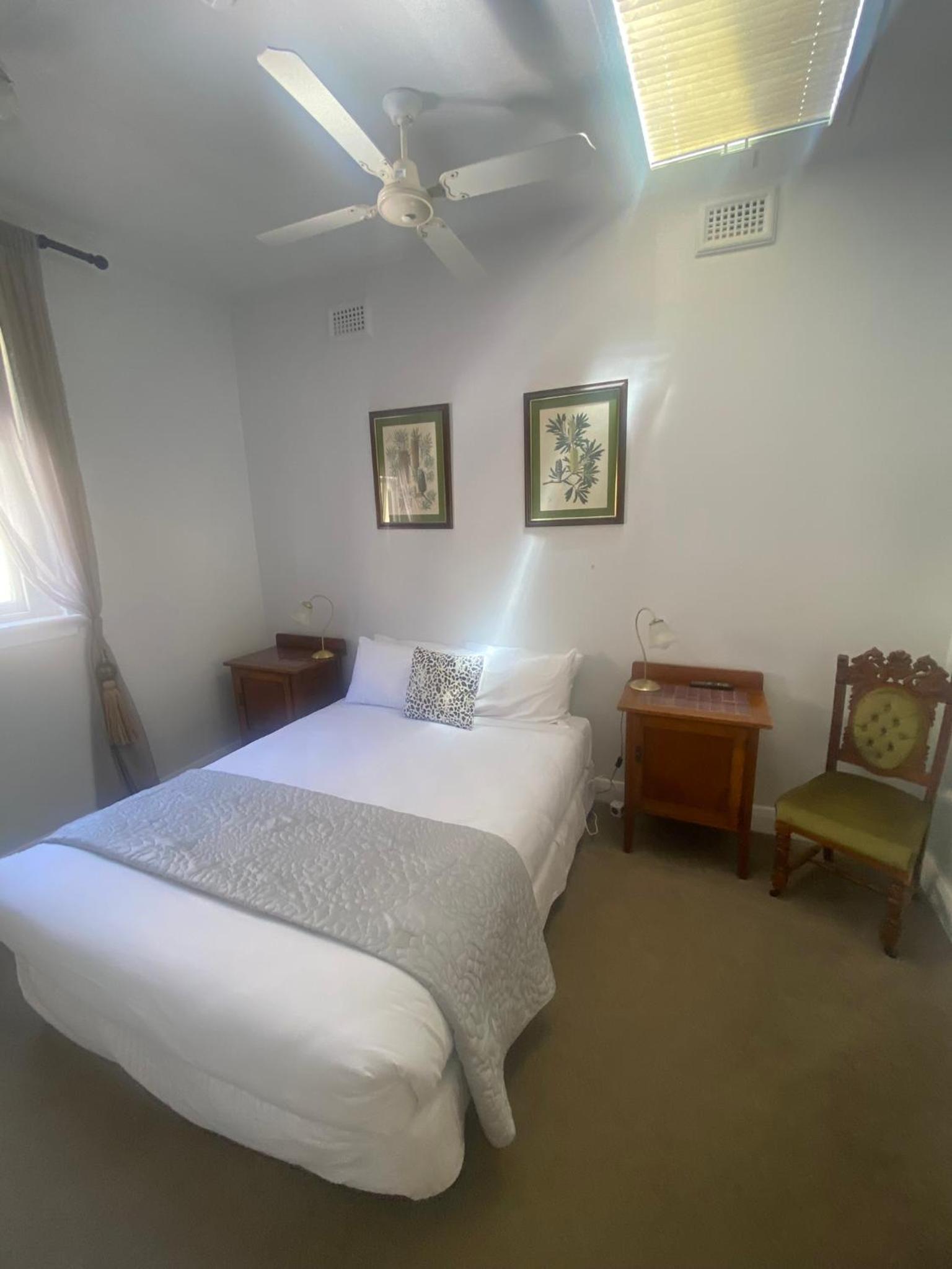Queen Room photo 1