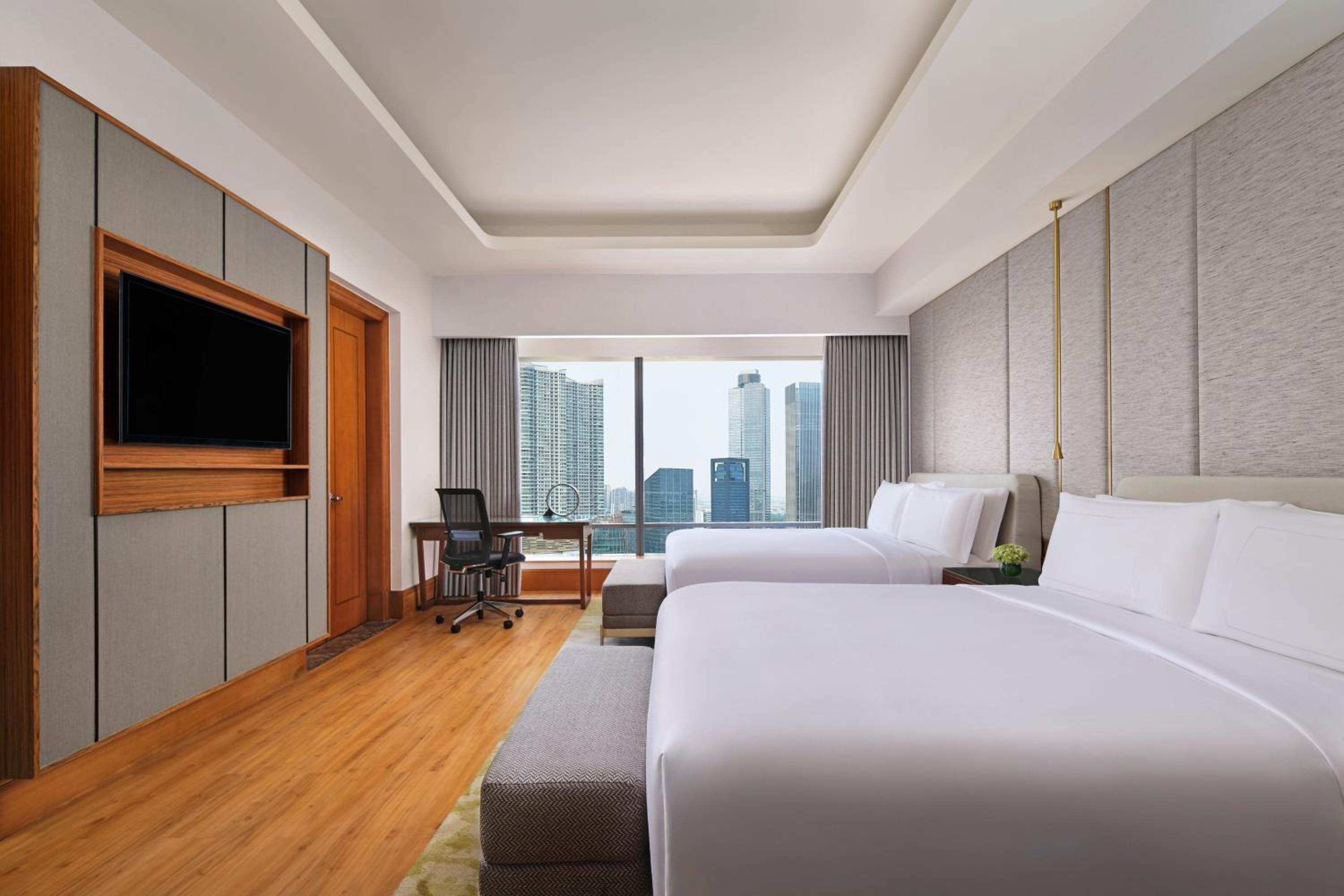 Grand Room (Club Lounge Access), 2 King Beds, High Floor, City View - Photo 2