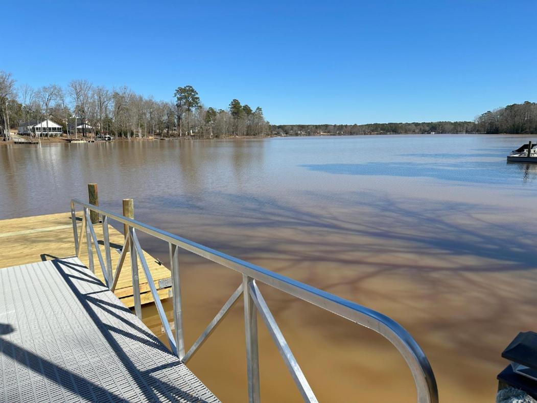 Family Room with Lake View photo 2