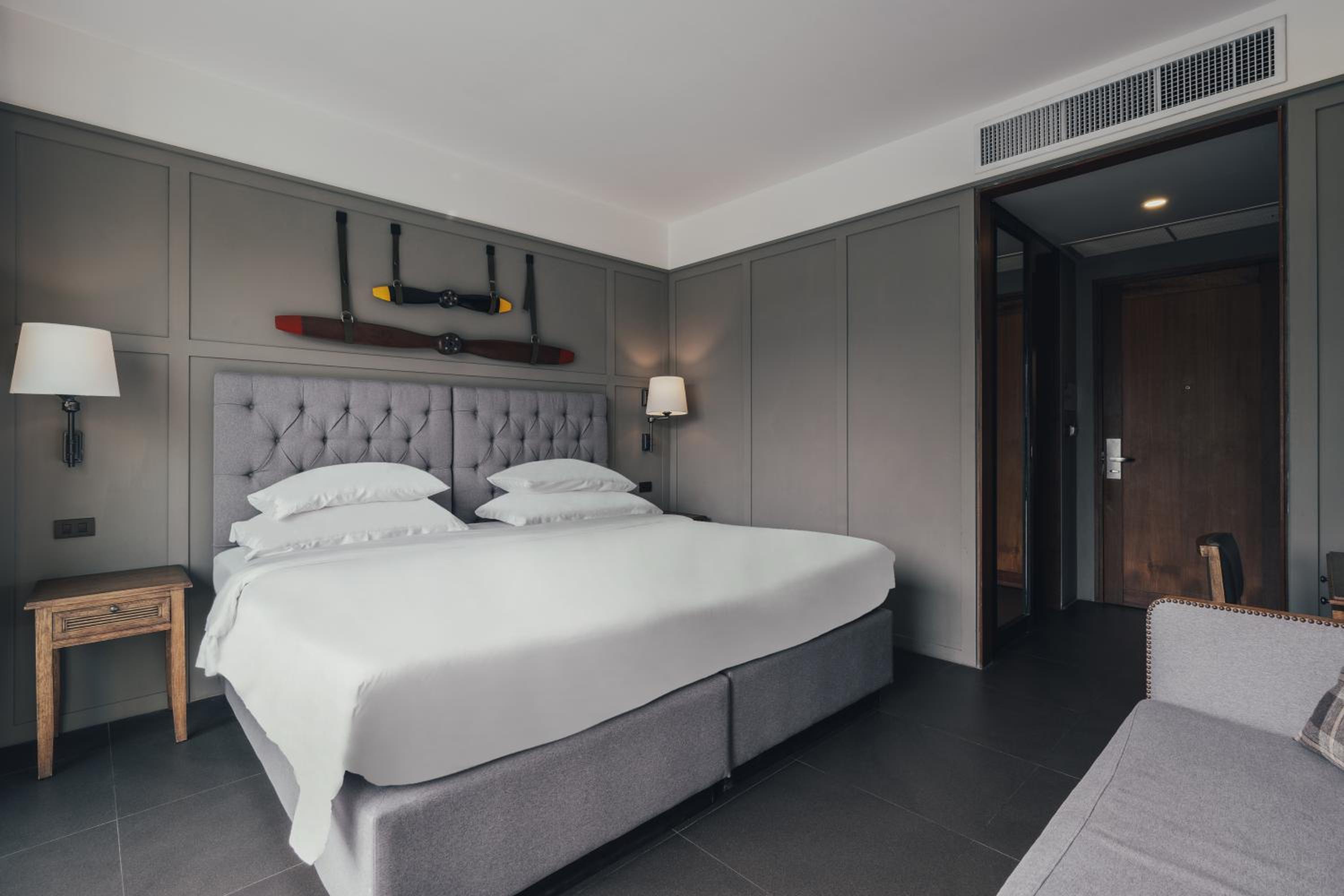 Deluxe Room (Free Drop-off Airport Transfer)