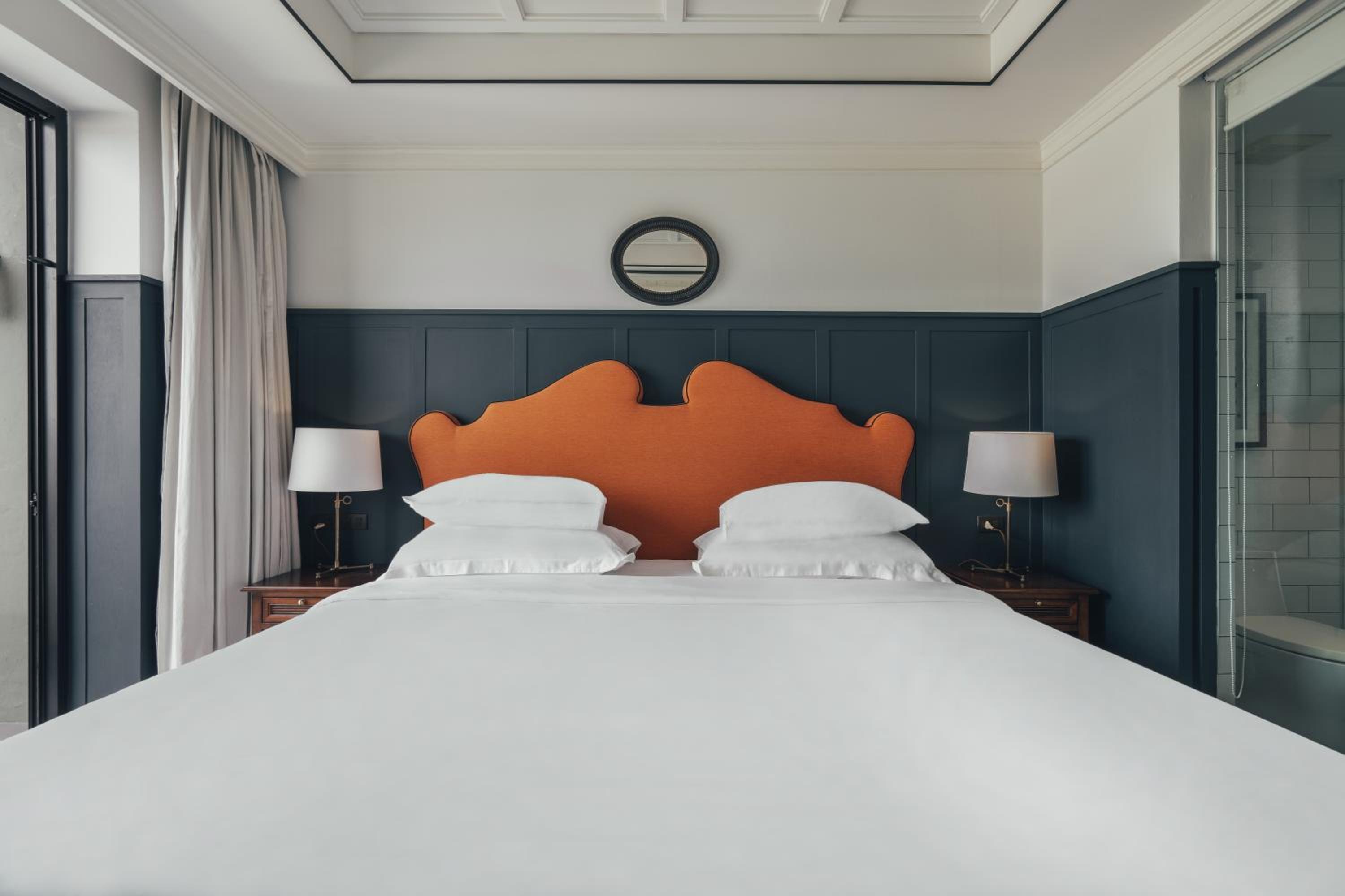 One-Bedroom Suite (Free Drop-off Airport Transfer)