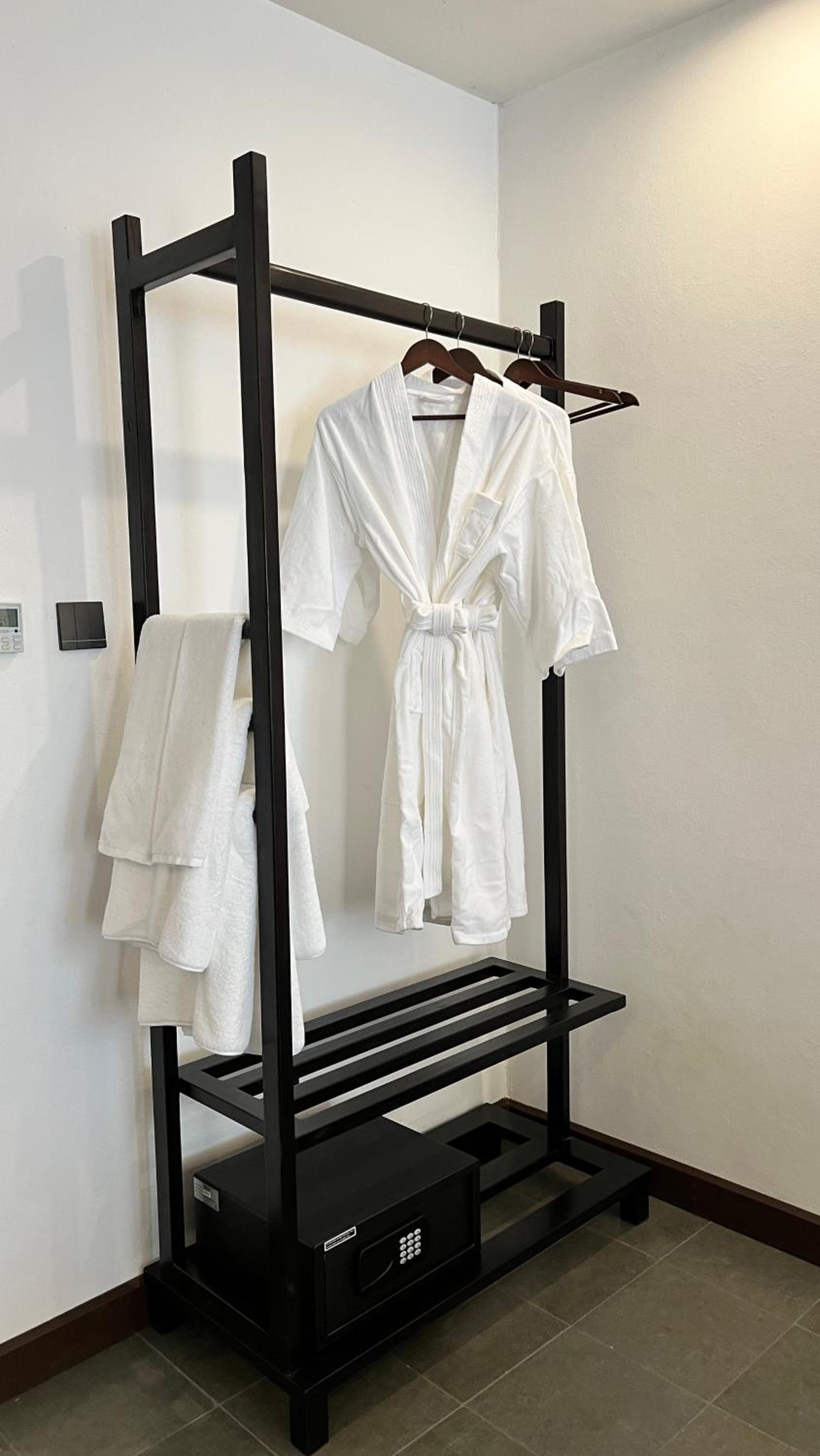 Deluxe Double or Twin Room with Spa Bath - Photo 8
