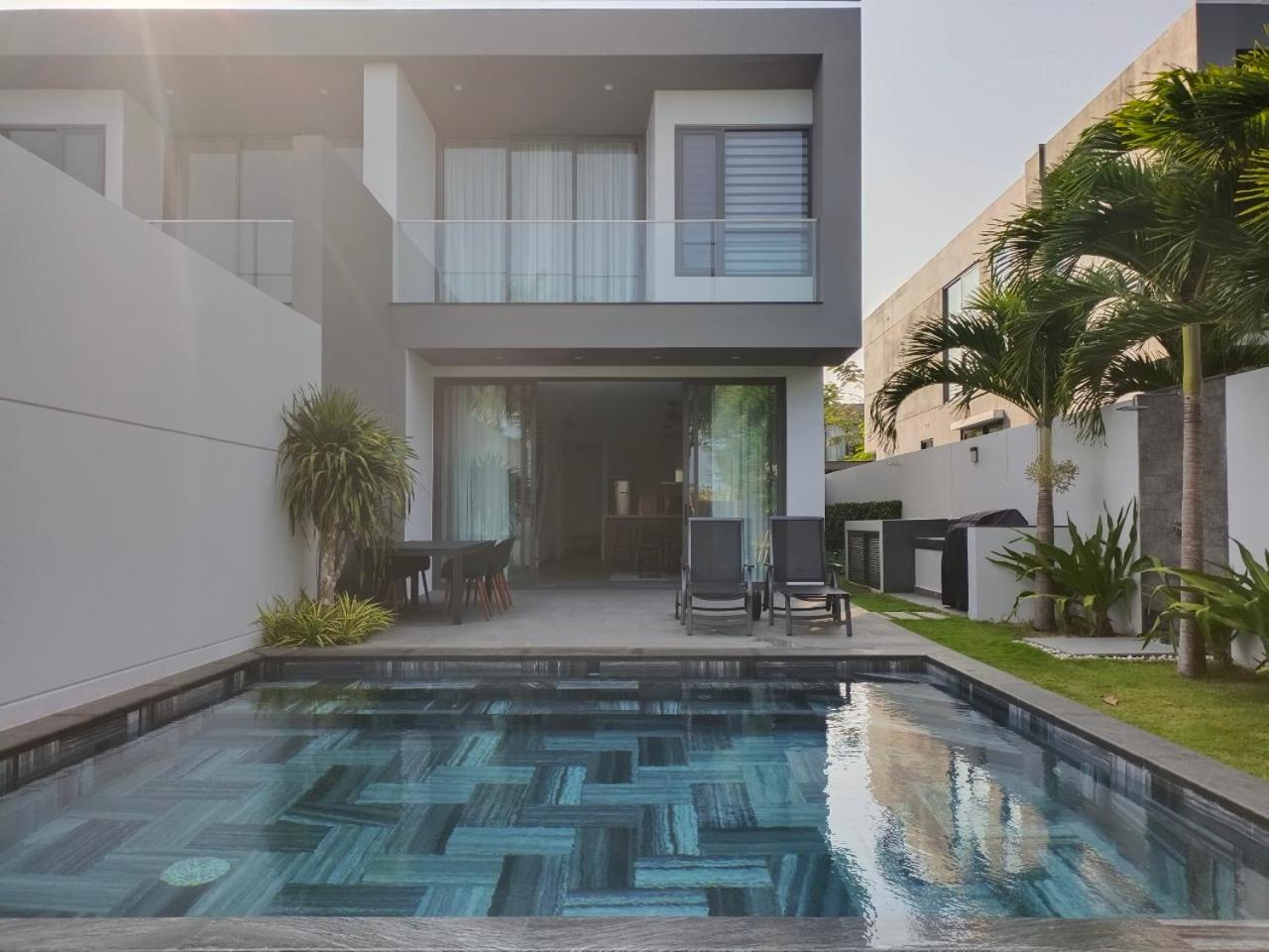 Three-Bedroom Villa photo 2