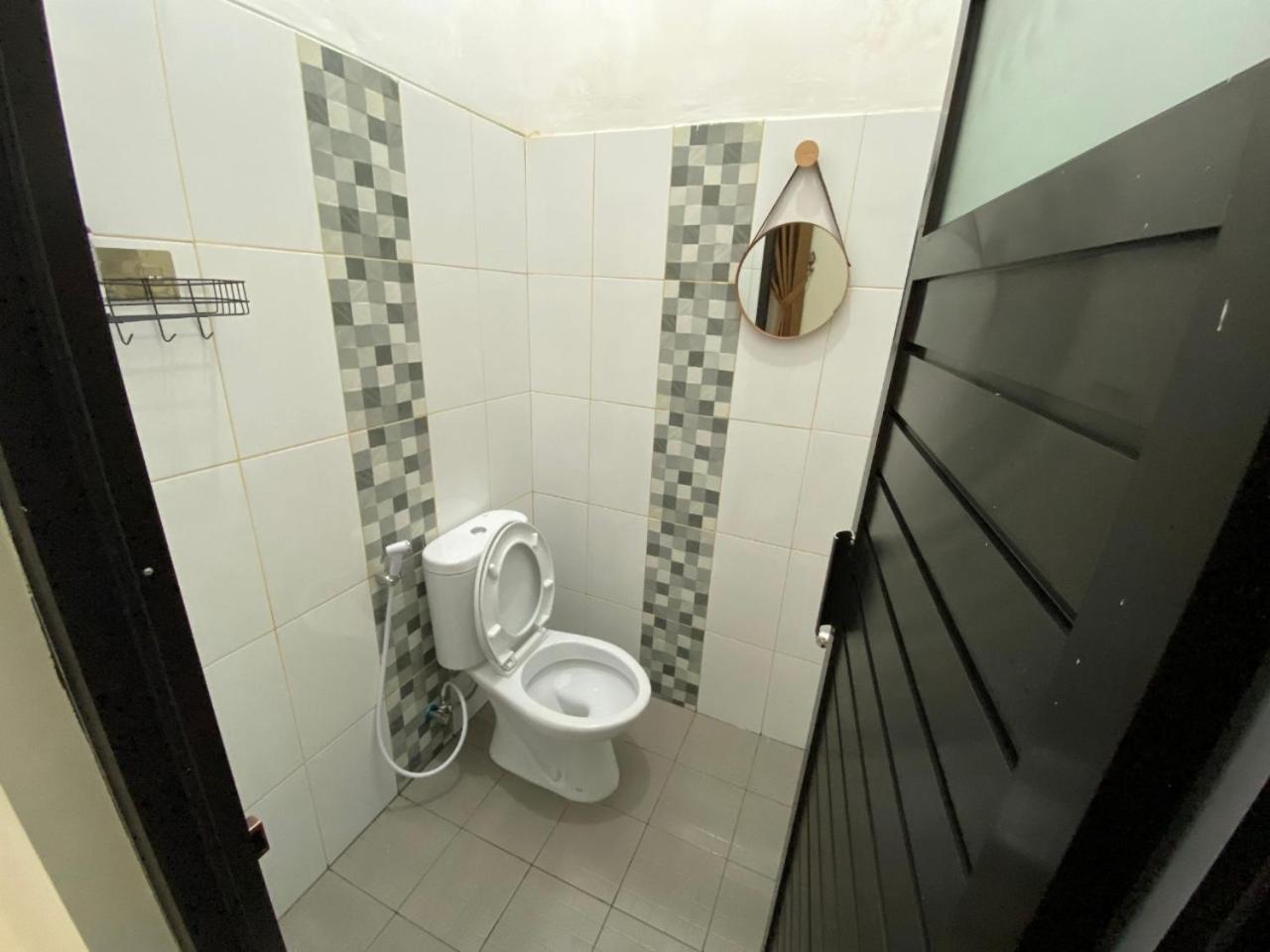 Three-Bedroom House photo 3