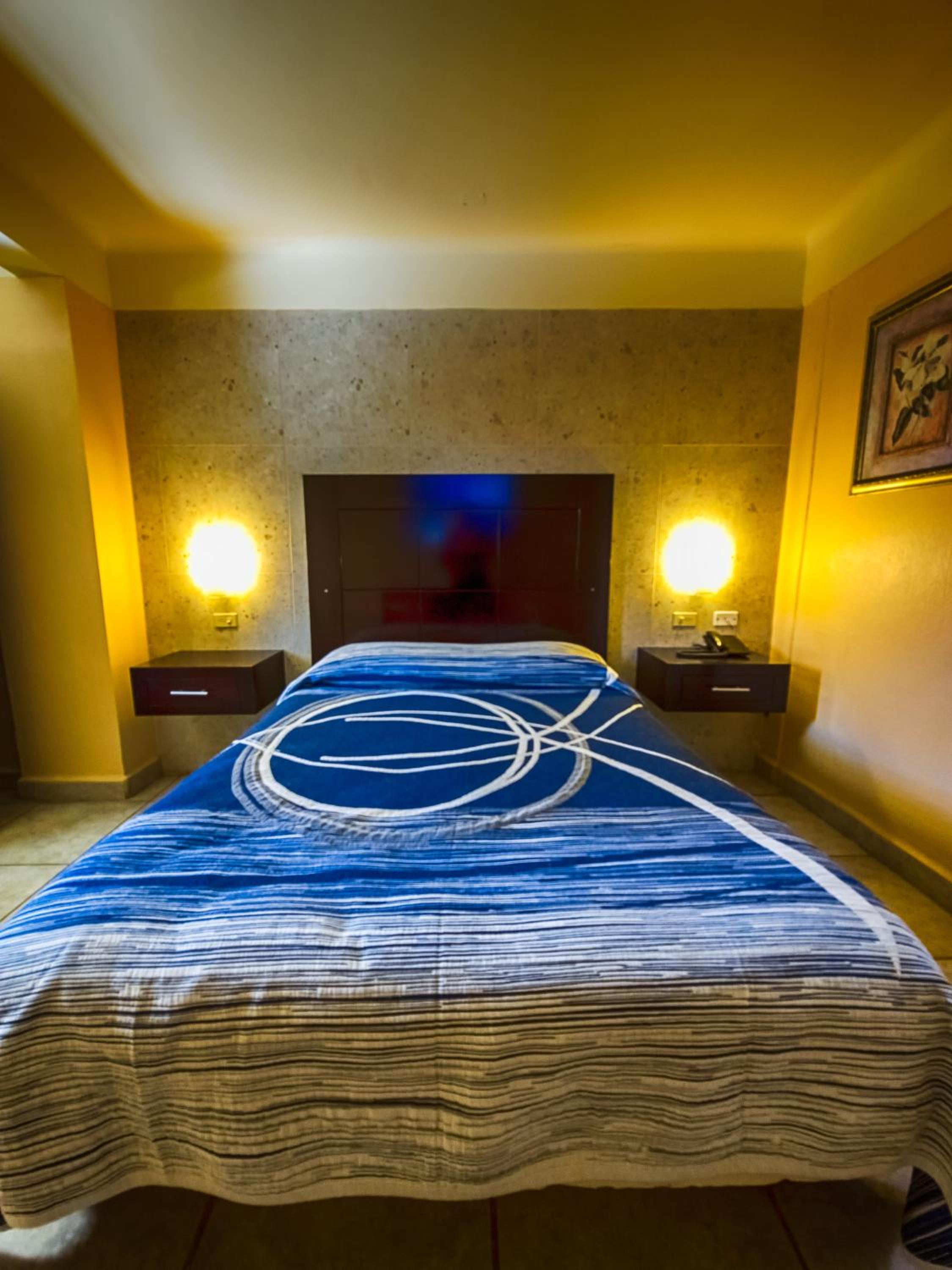 Queen Room photo 3