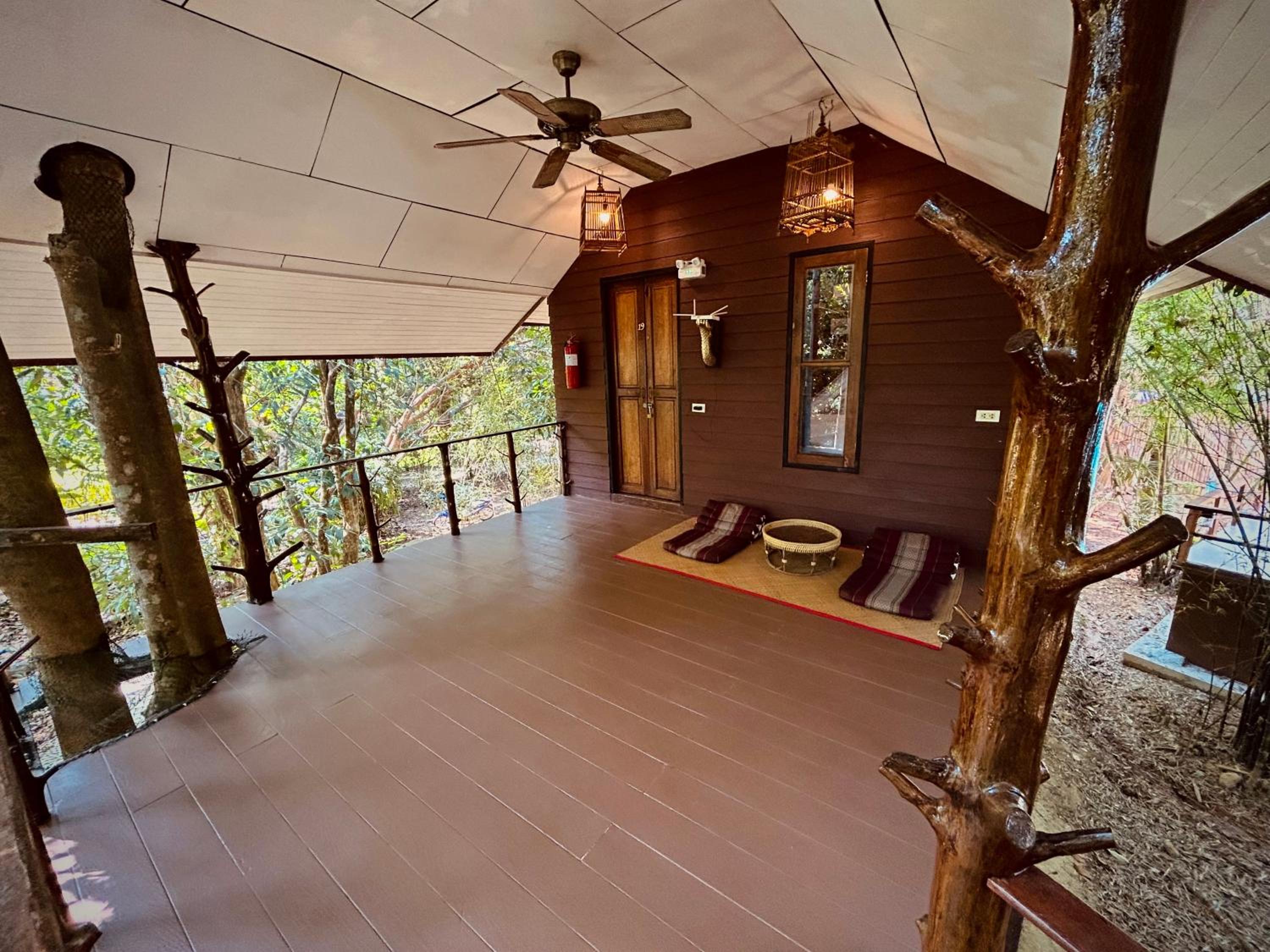 Deluxe Bungalow - Photo 5