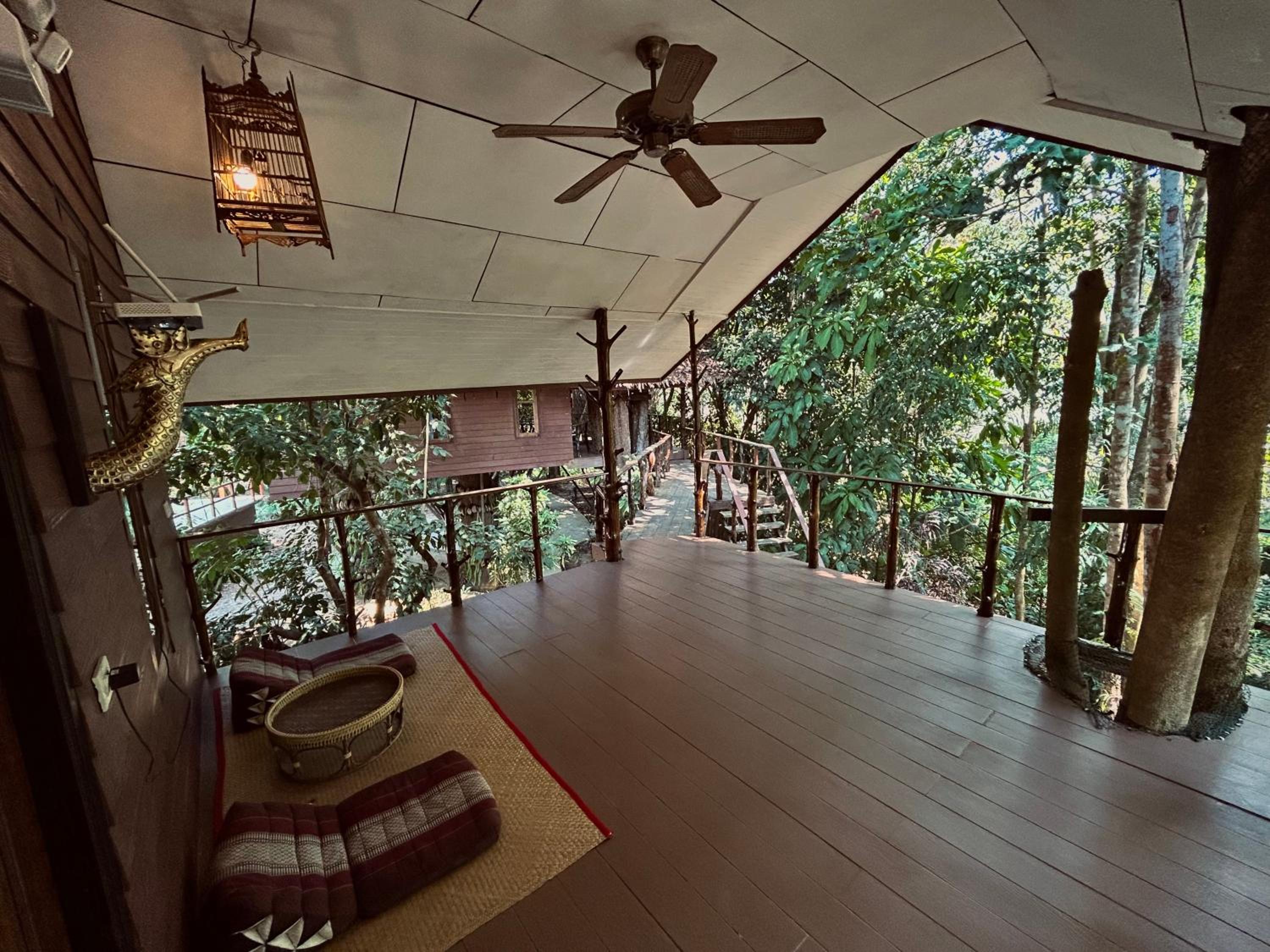 Deluxe Bungalow - Photo 10