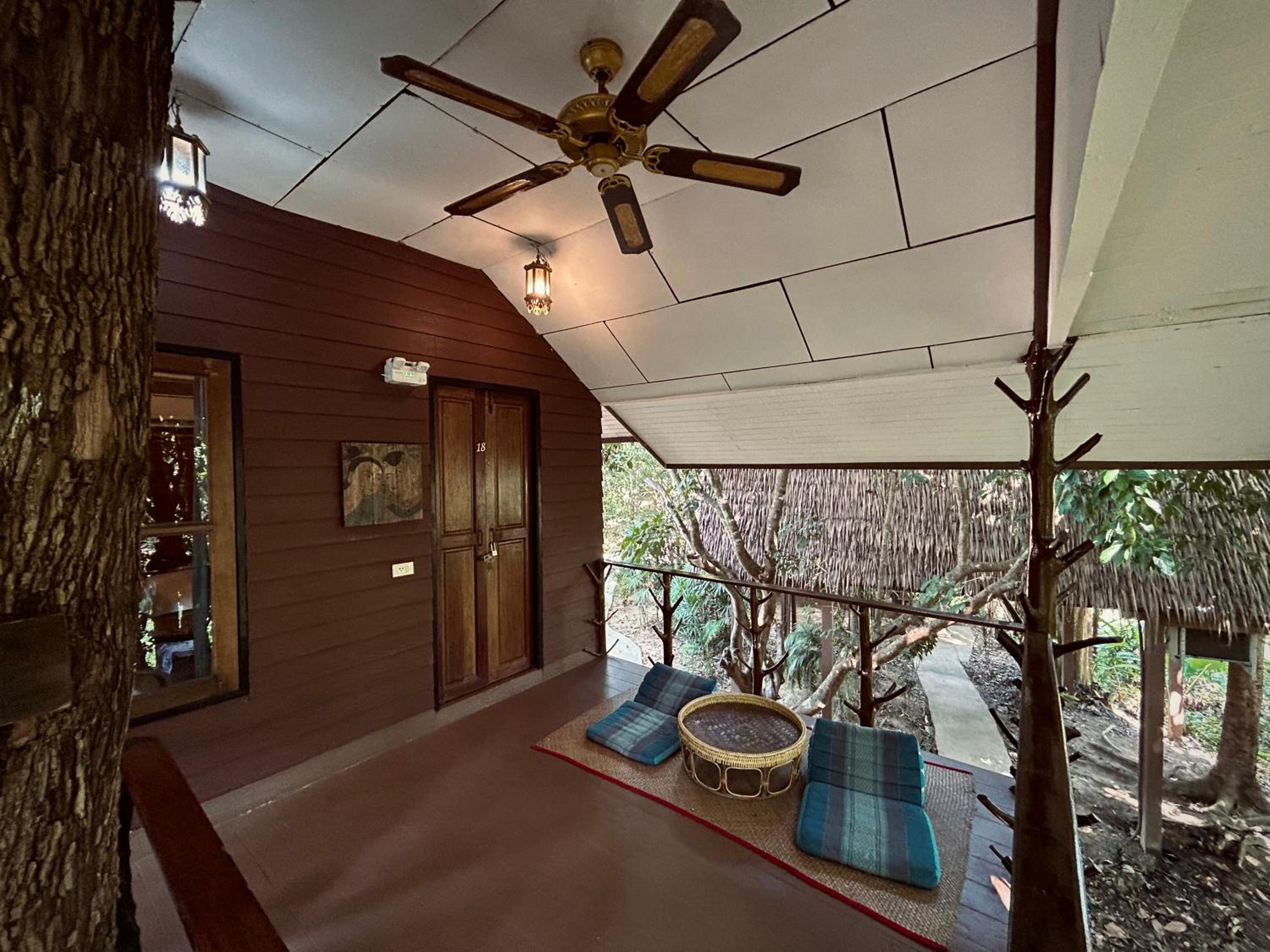 Deluxe Bungalow - Photo 8