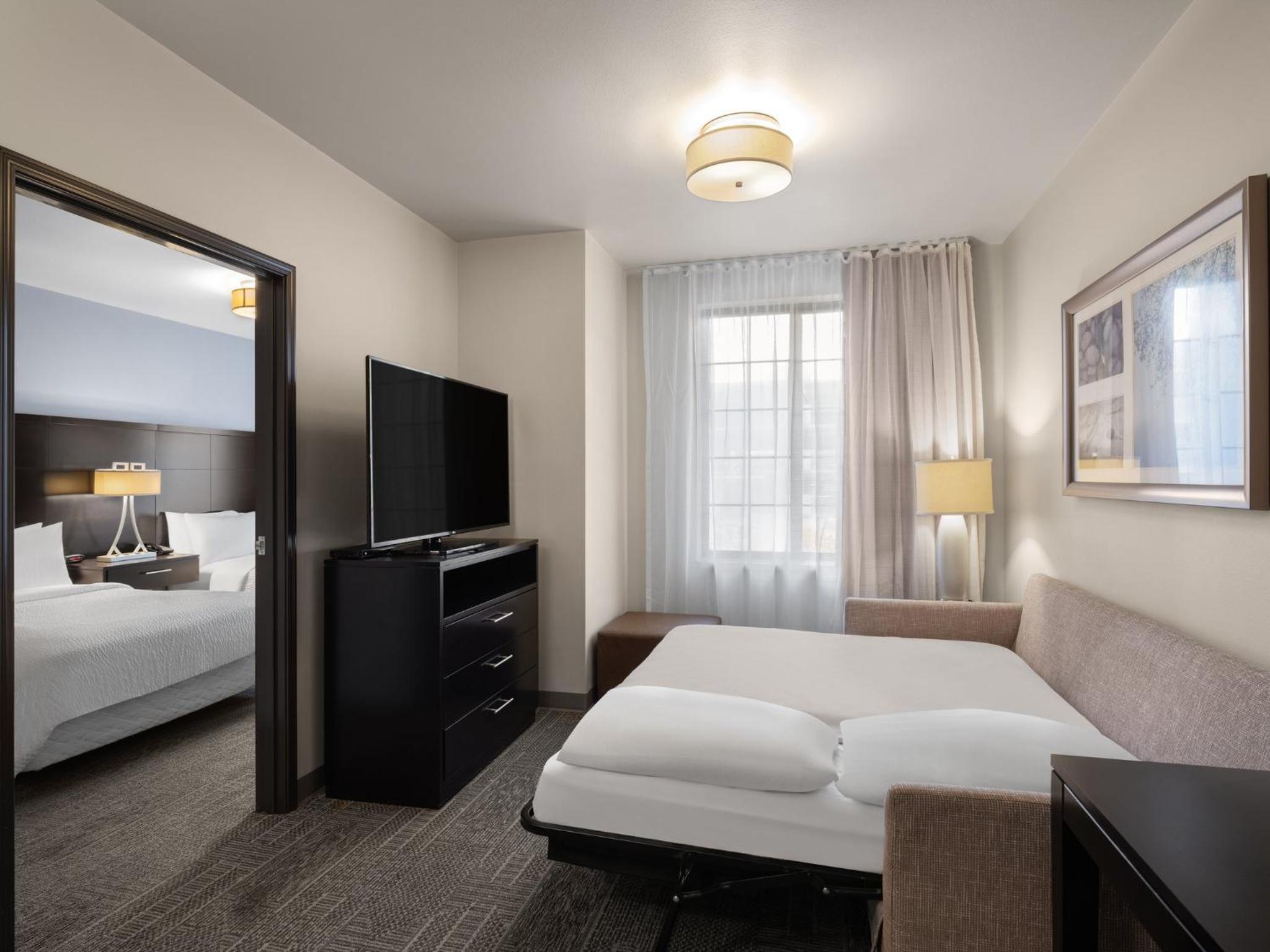One-Bedroom Suite with King Bed Mobility Access Tub - Non-Smoking photo 1