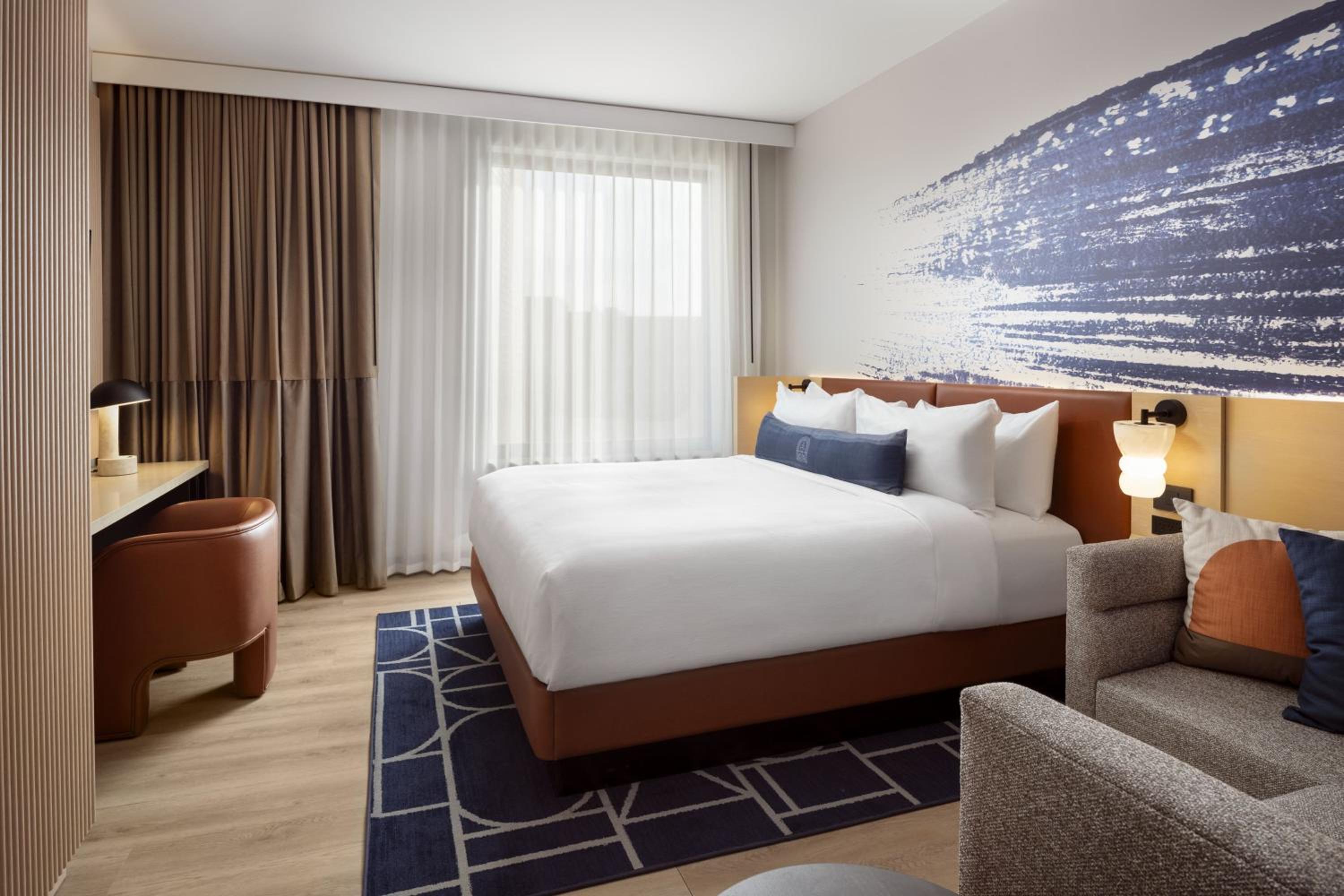 Standard King Room with City View - Photo 1