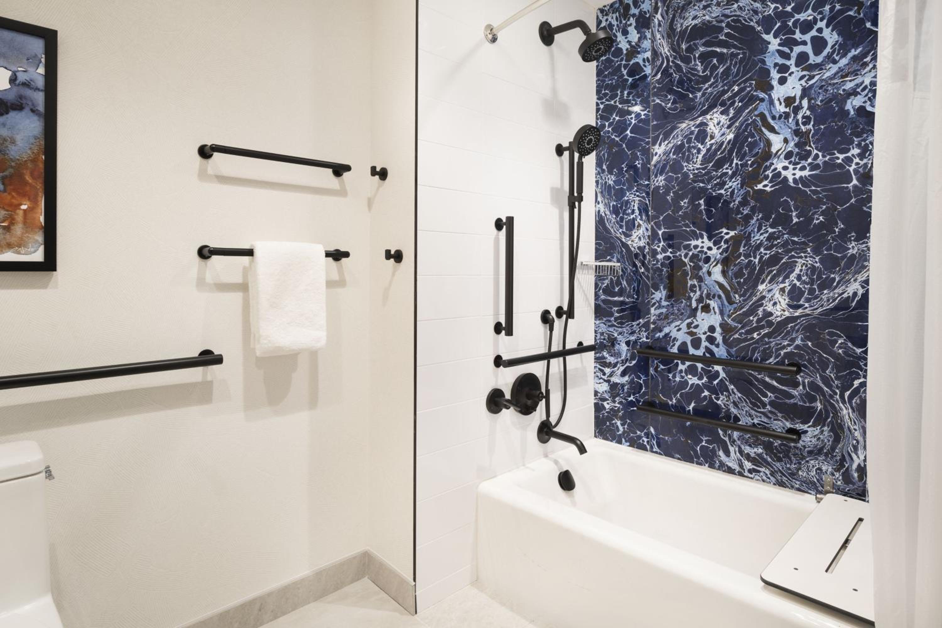 Standard Queen Room - Photo 7
