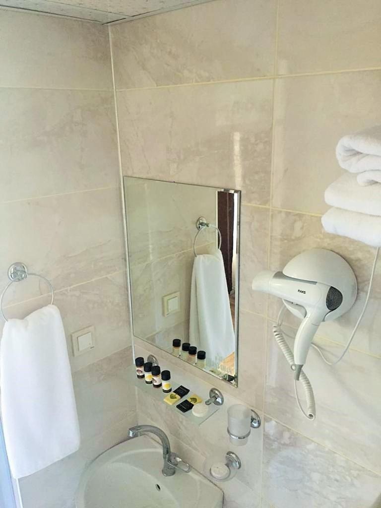Double Room - Photo 6