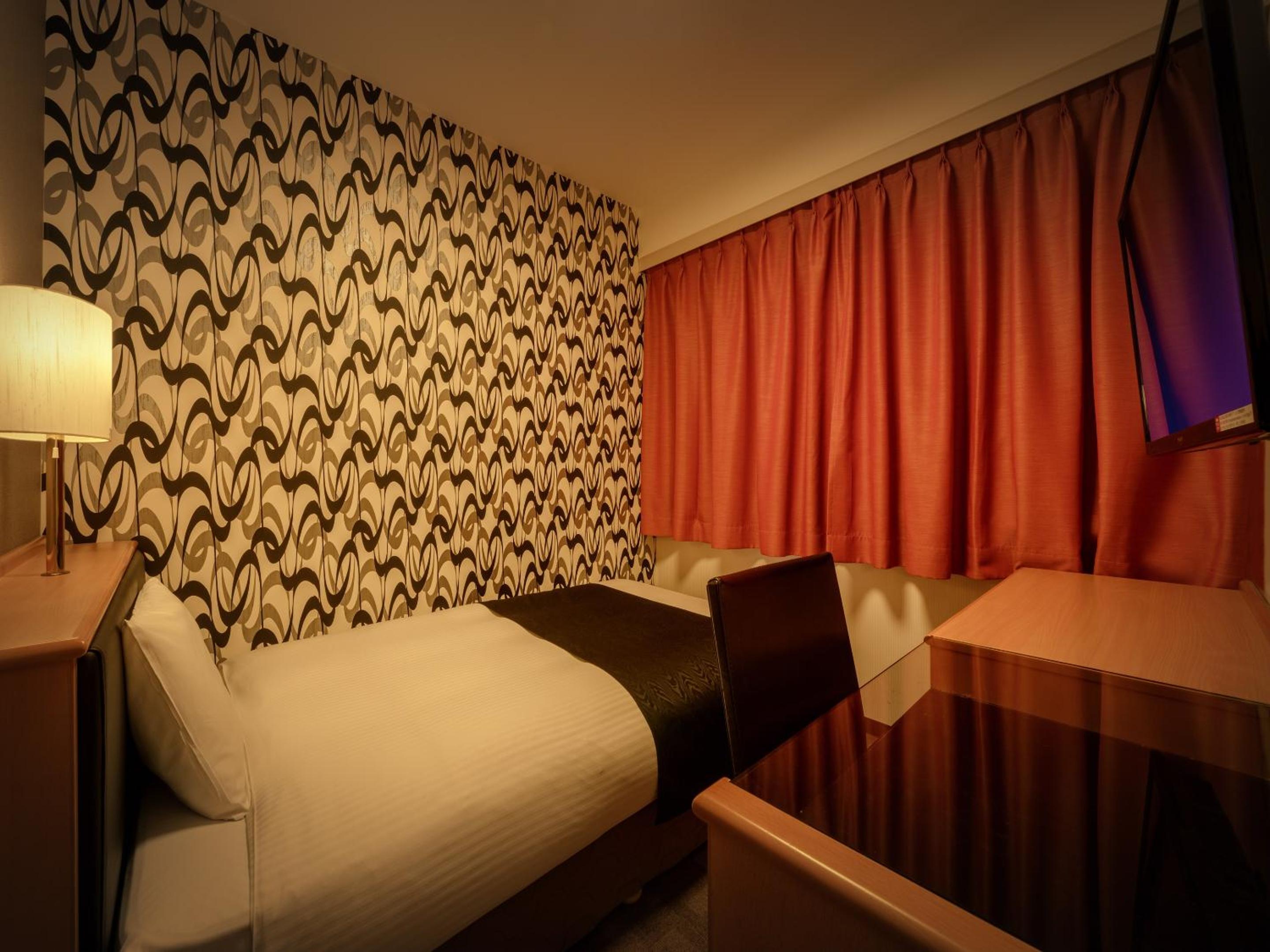 Double Room with Small Double Bed - Smoking - Breakfast Included