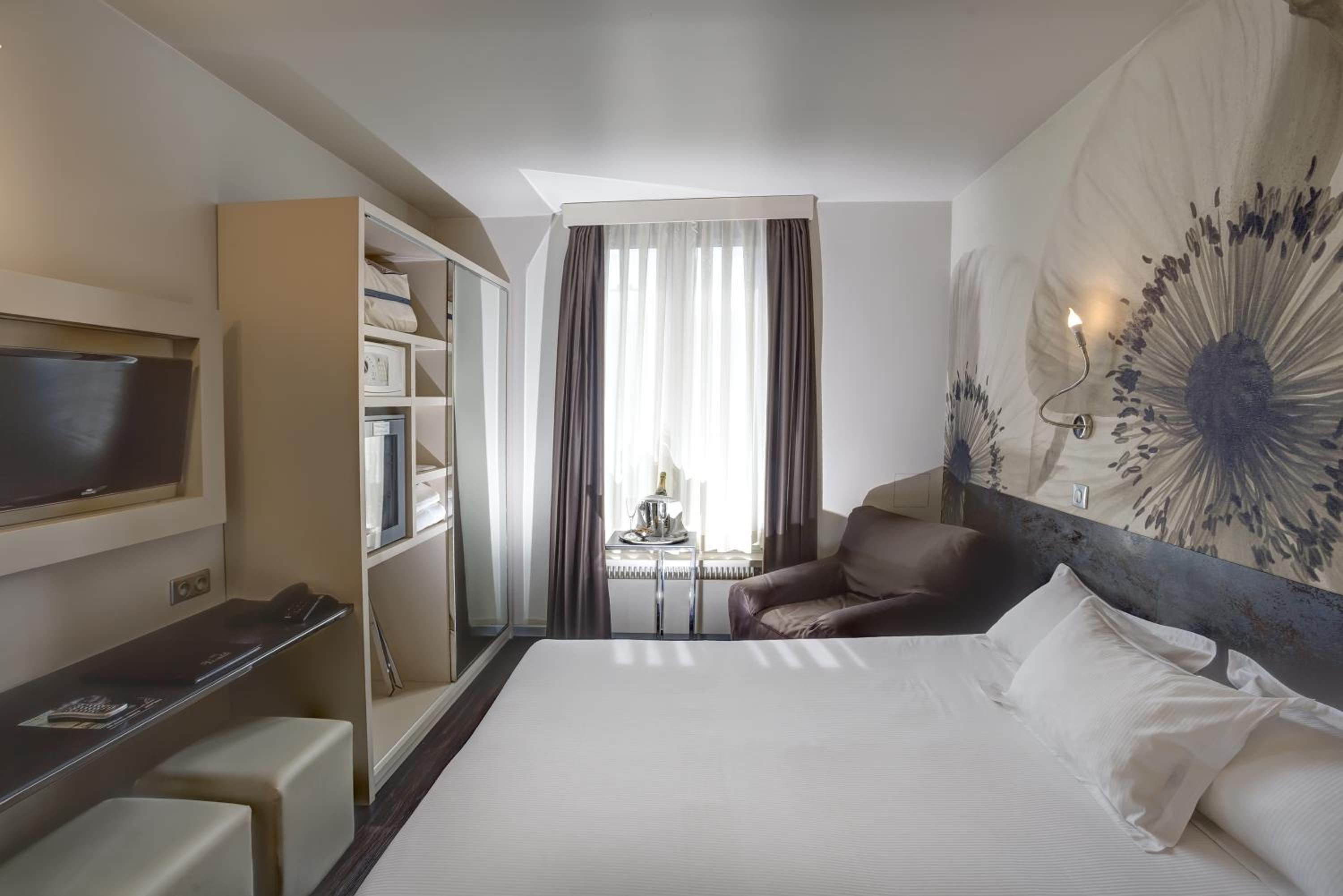 Double Room - Photo 7