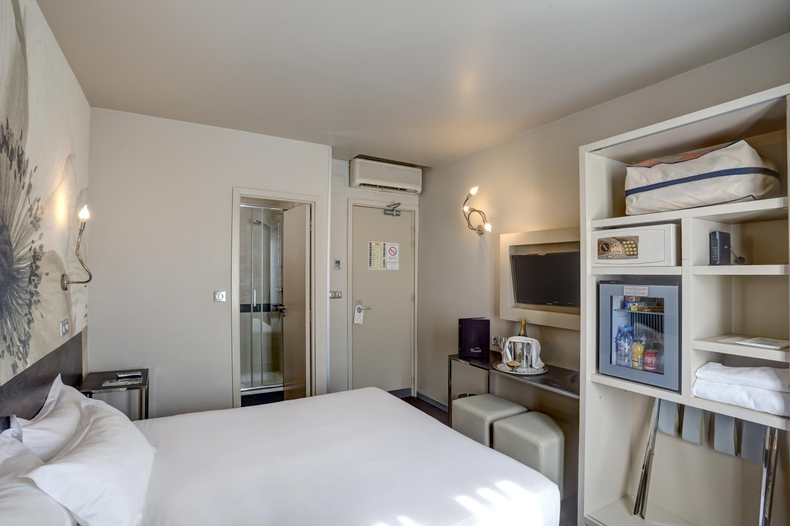 Double Room - Photo 5