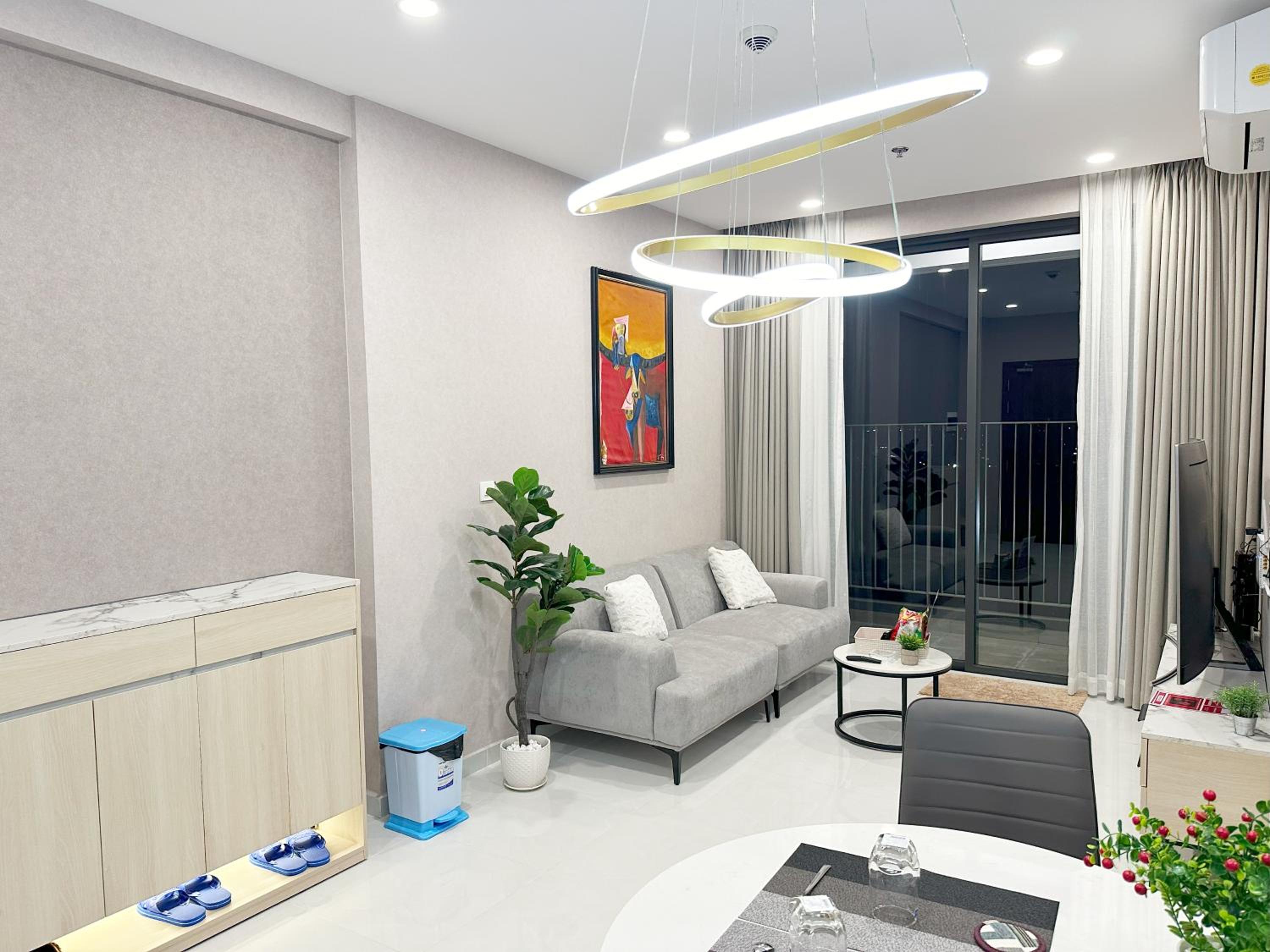 One-Bedroom Apartment - Photo 2