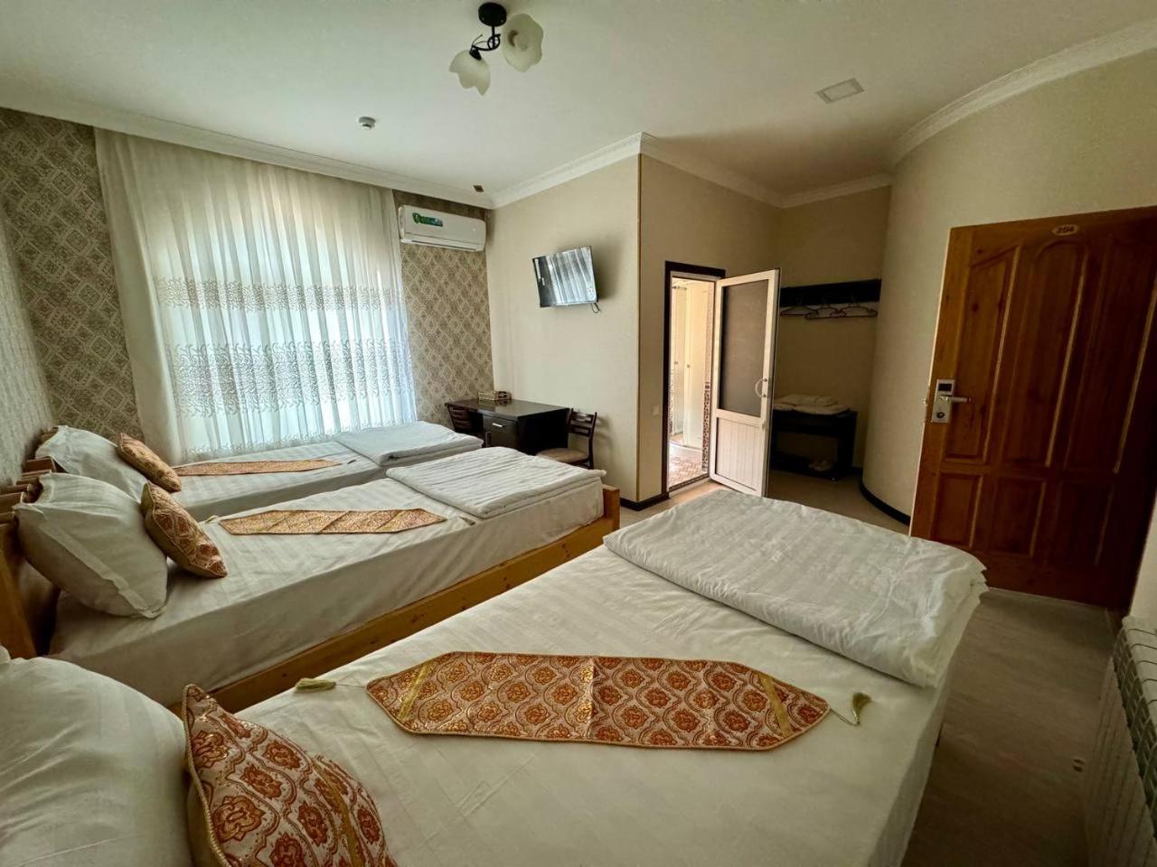 Triple Room with Private Bathroom photo 2