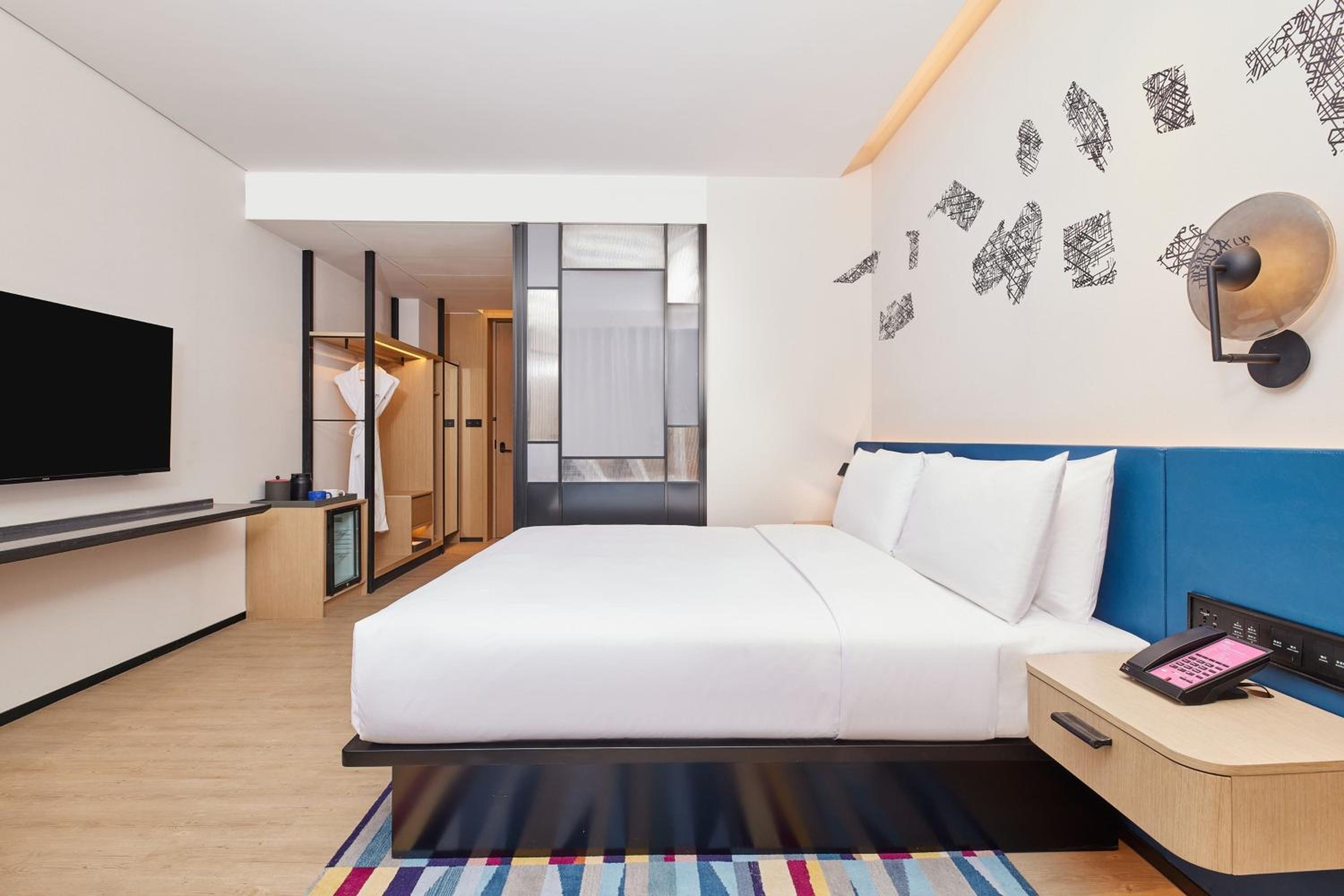 Breezy King Room photo 1